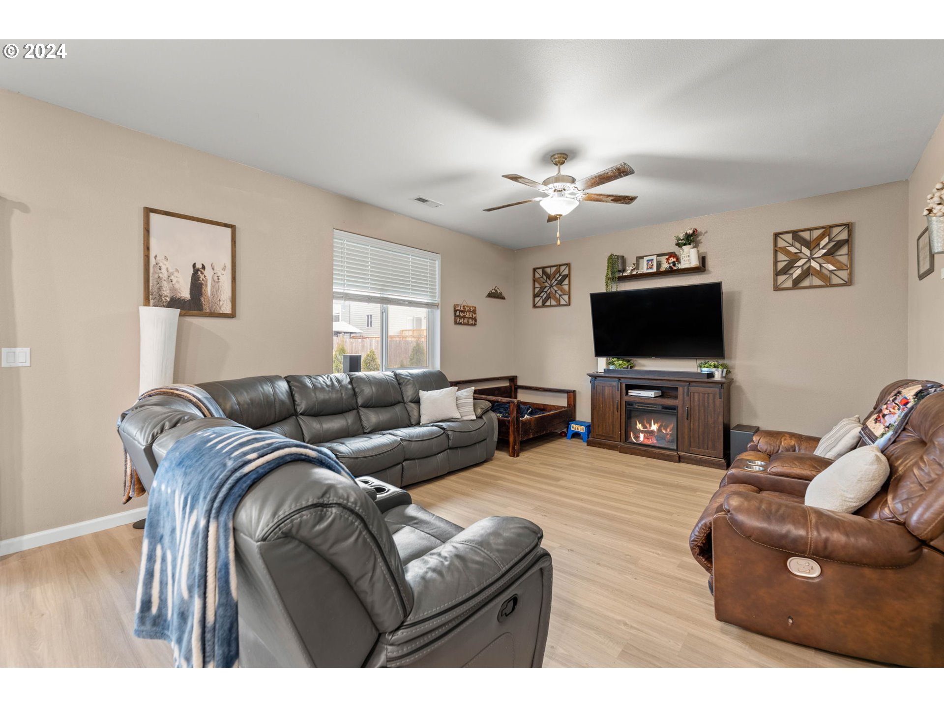 1405 W 15TH AVE