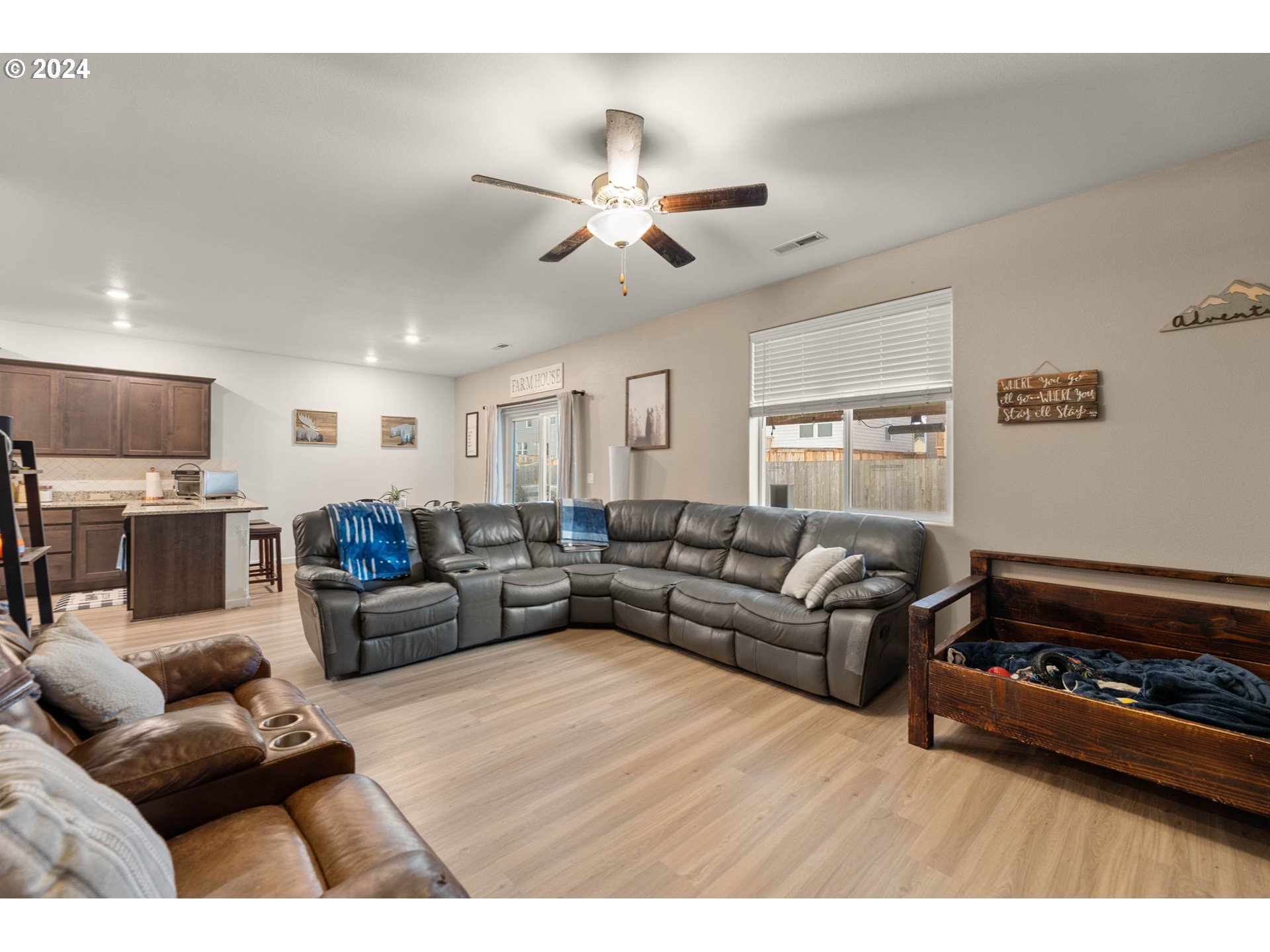 1405 W 15TH AVE