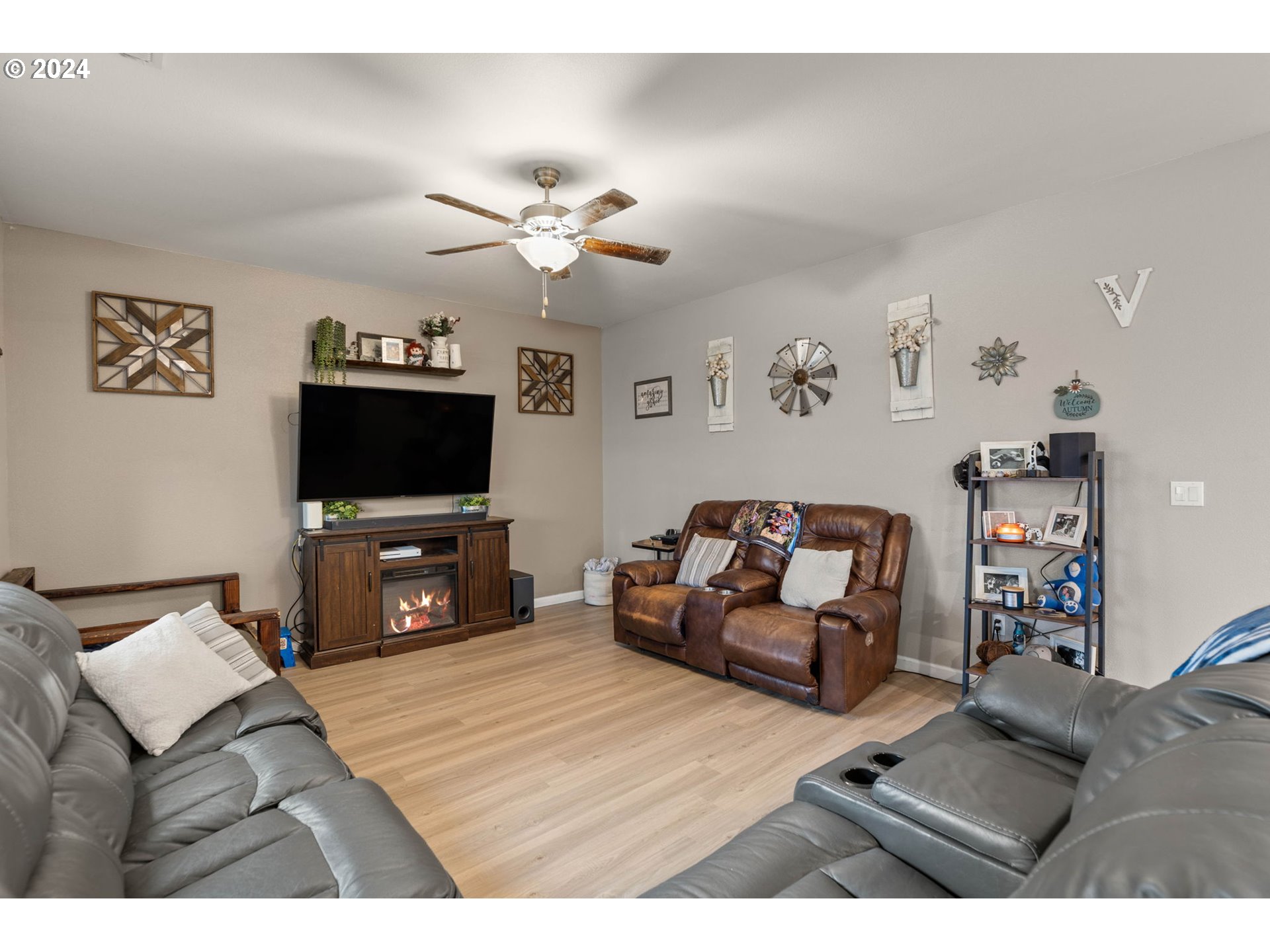 1405 W 15TH AVE