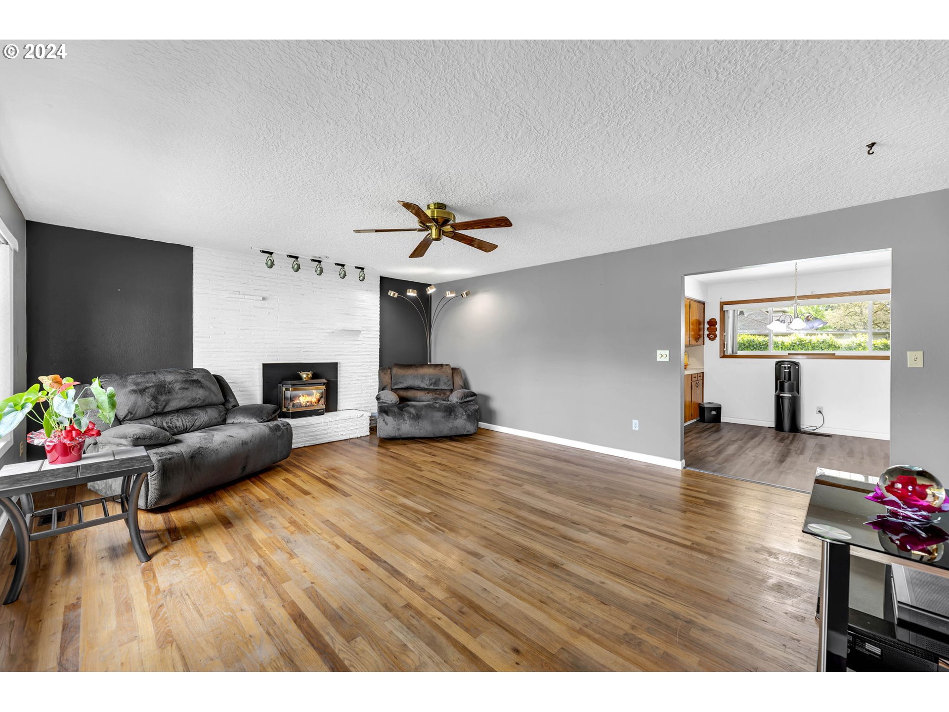 306 S FREDERICKSBURG WAY