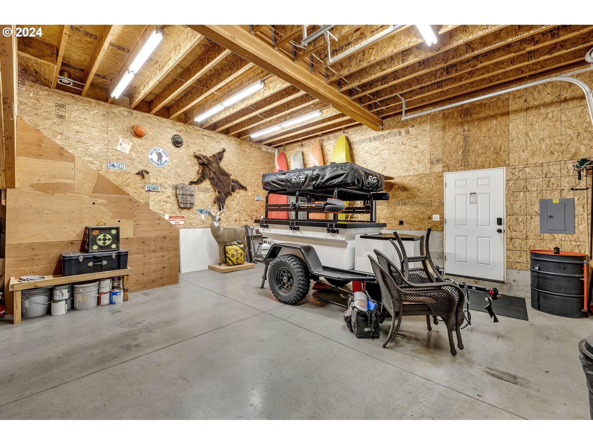 1127 E PIONEER LOOP