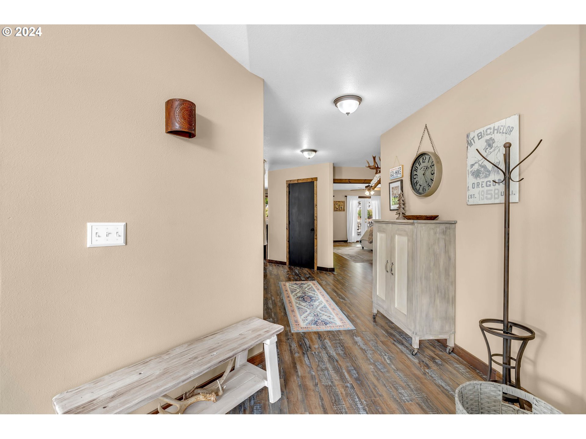 1127 E PIONEER LOOP
