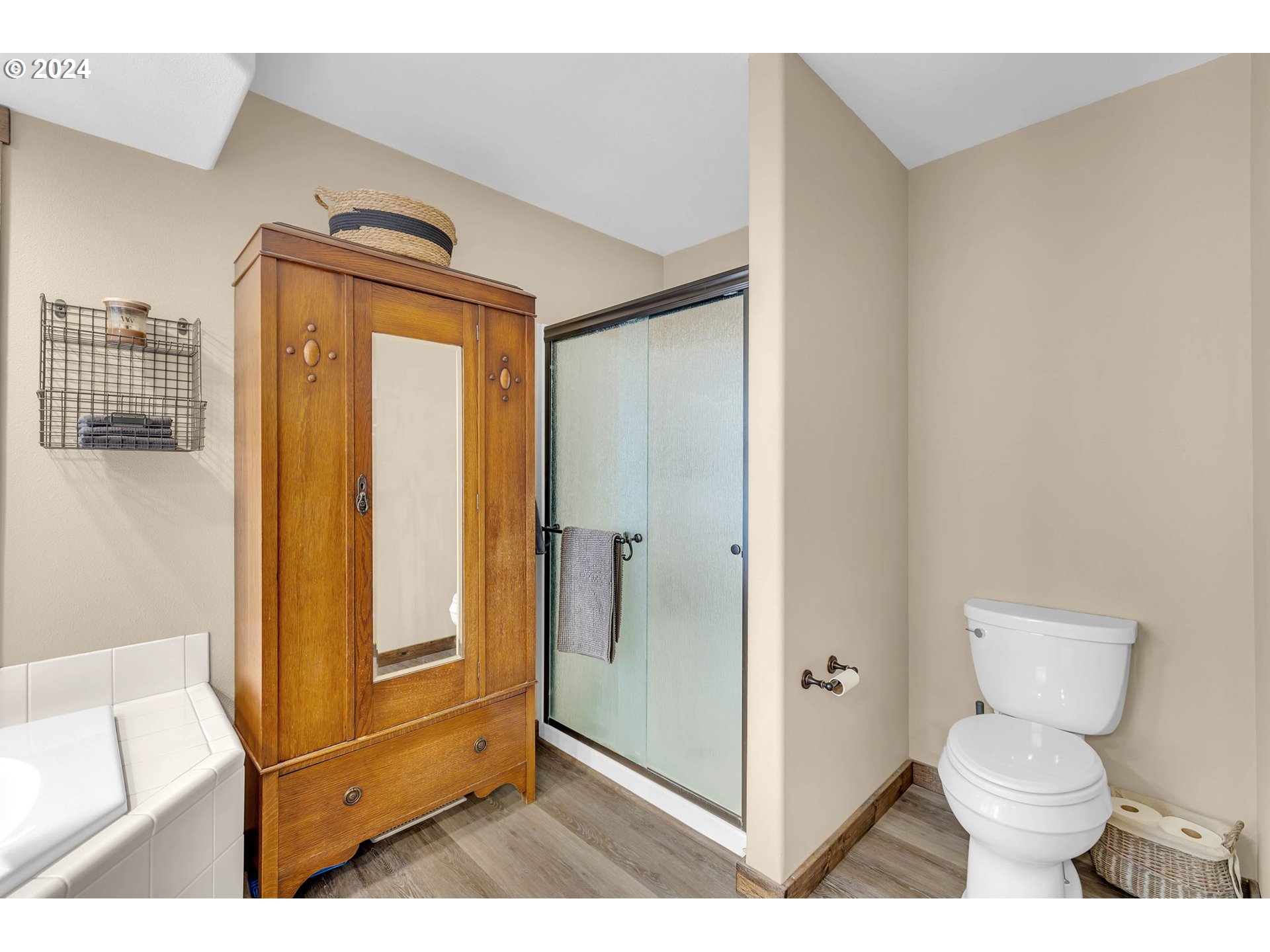 1127 E PIONEER LOOP