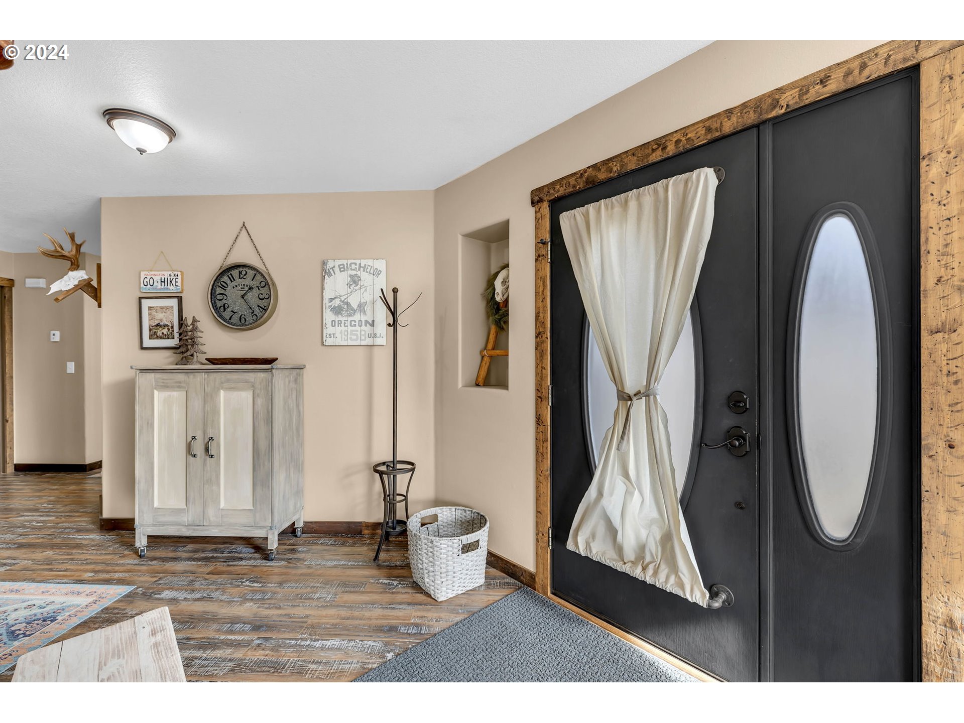 1127 E PIONEER LOOP