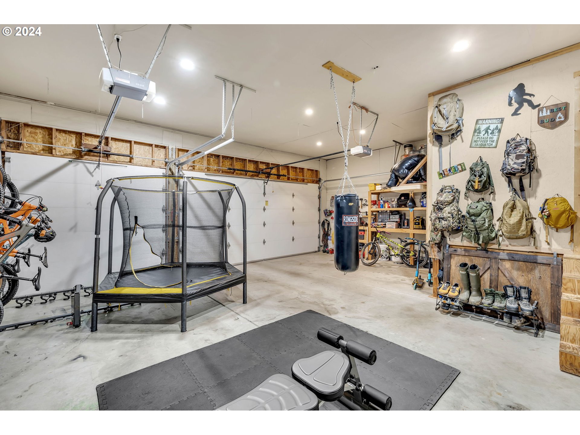 1127 E PIONEER LOOP