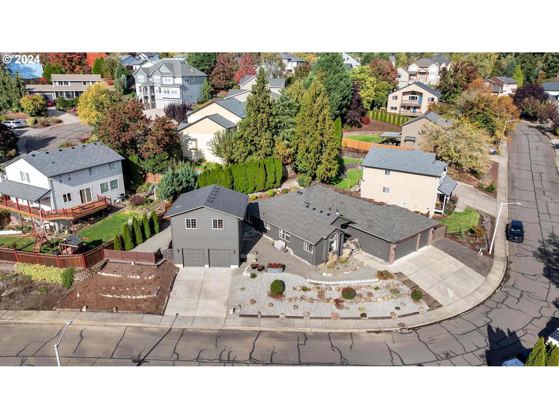 1127 E PIONEER LOOP