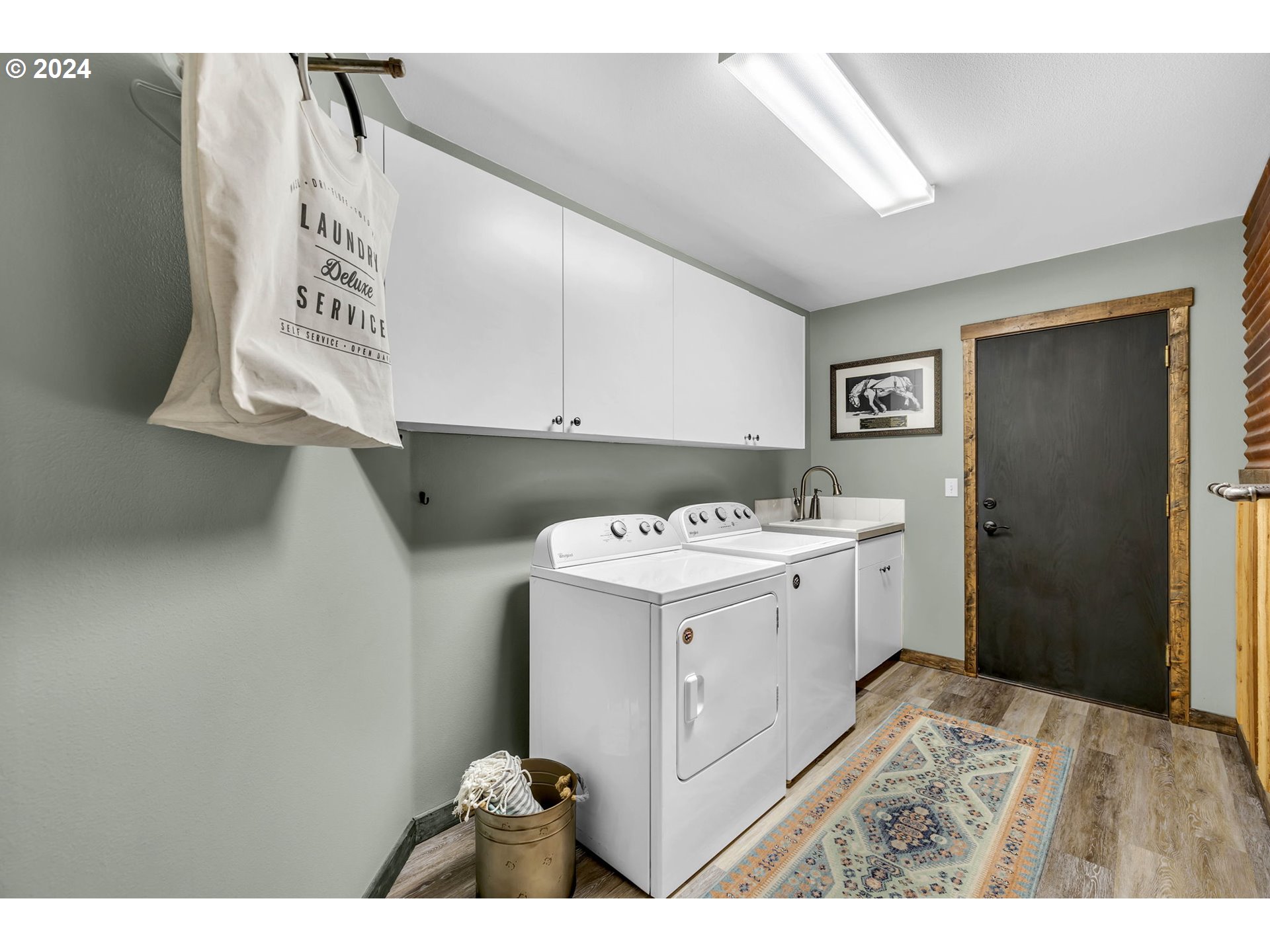 1127 E PIONEER LOOP
