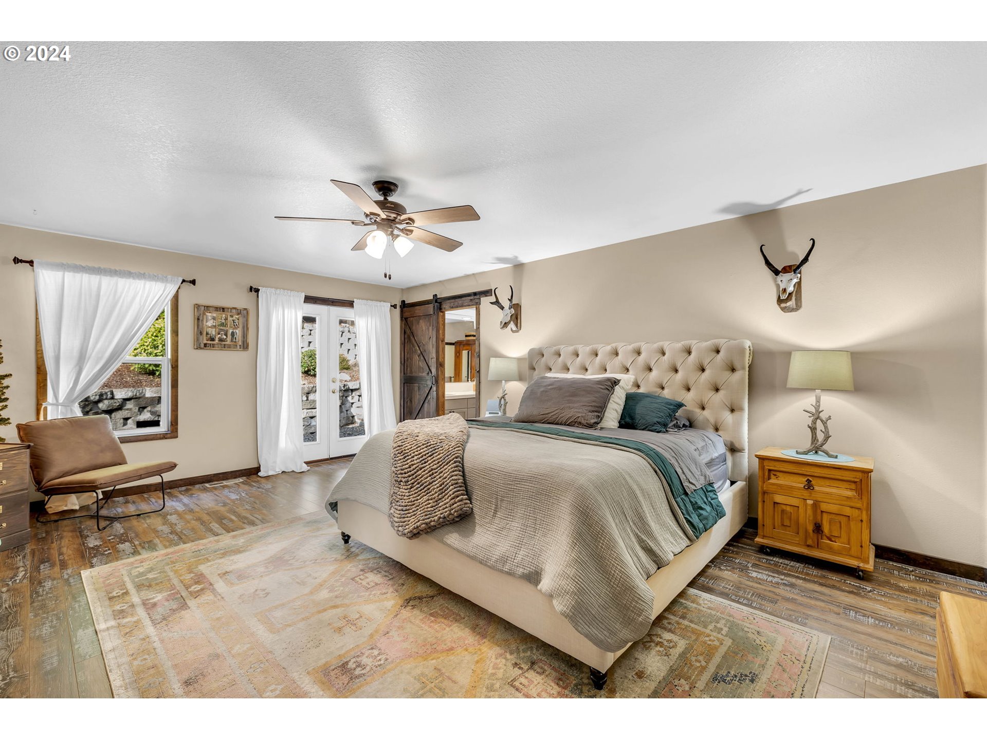 1127 E PIONEER LOOP