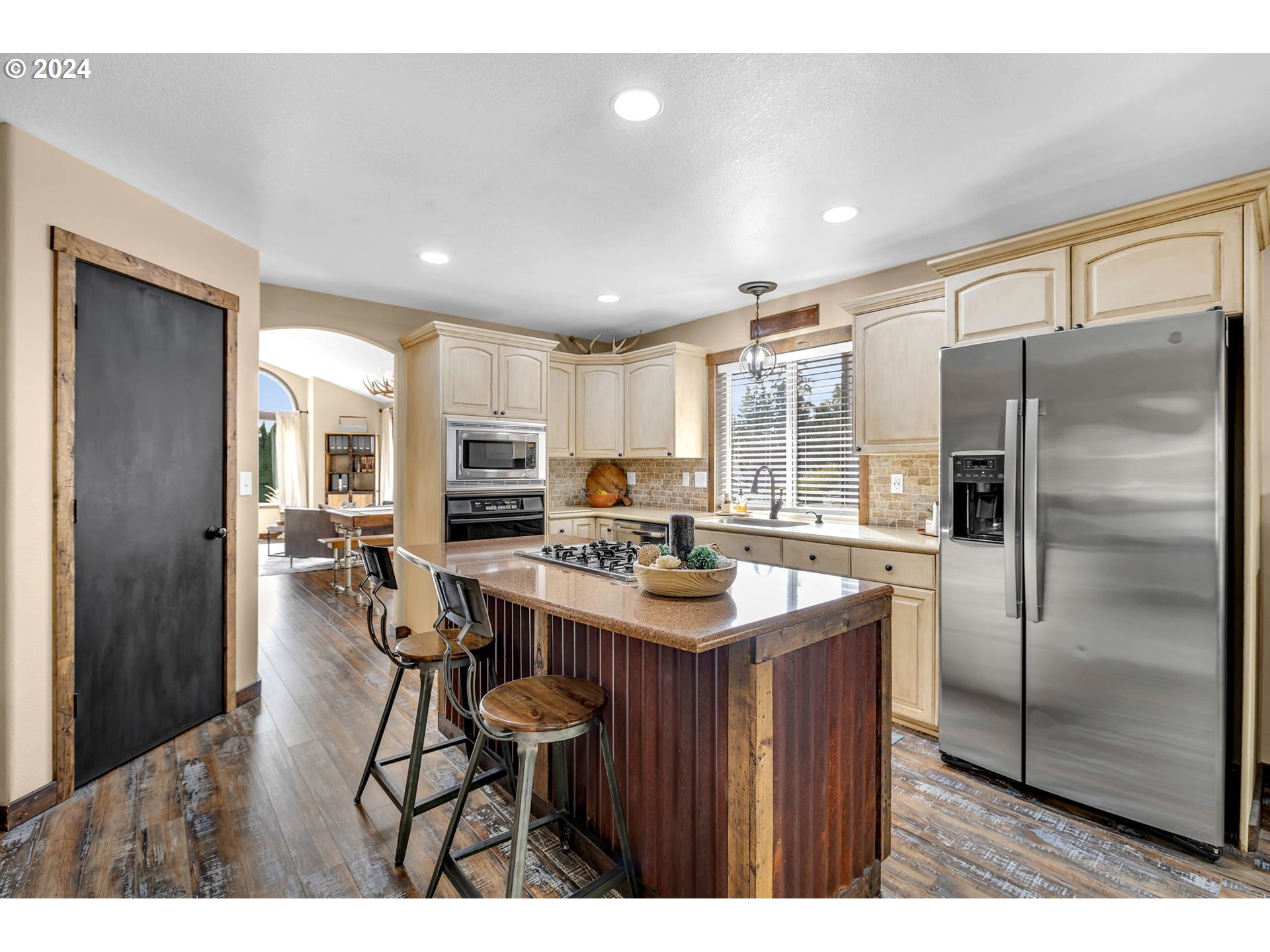 1127 E PIONEER LOOP
