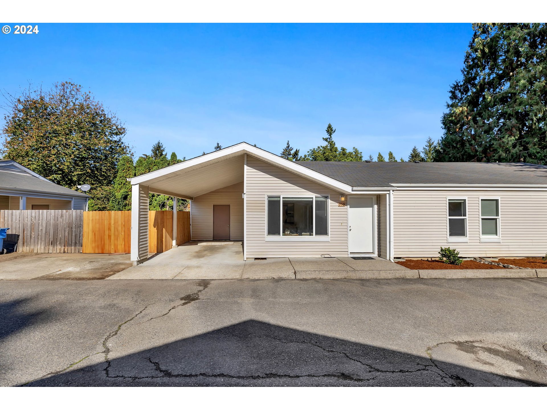 902 Pioneer ST 910