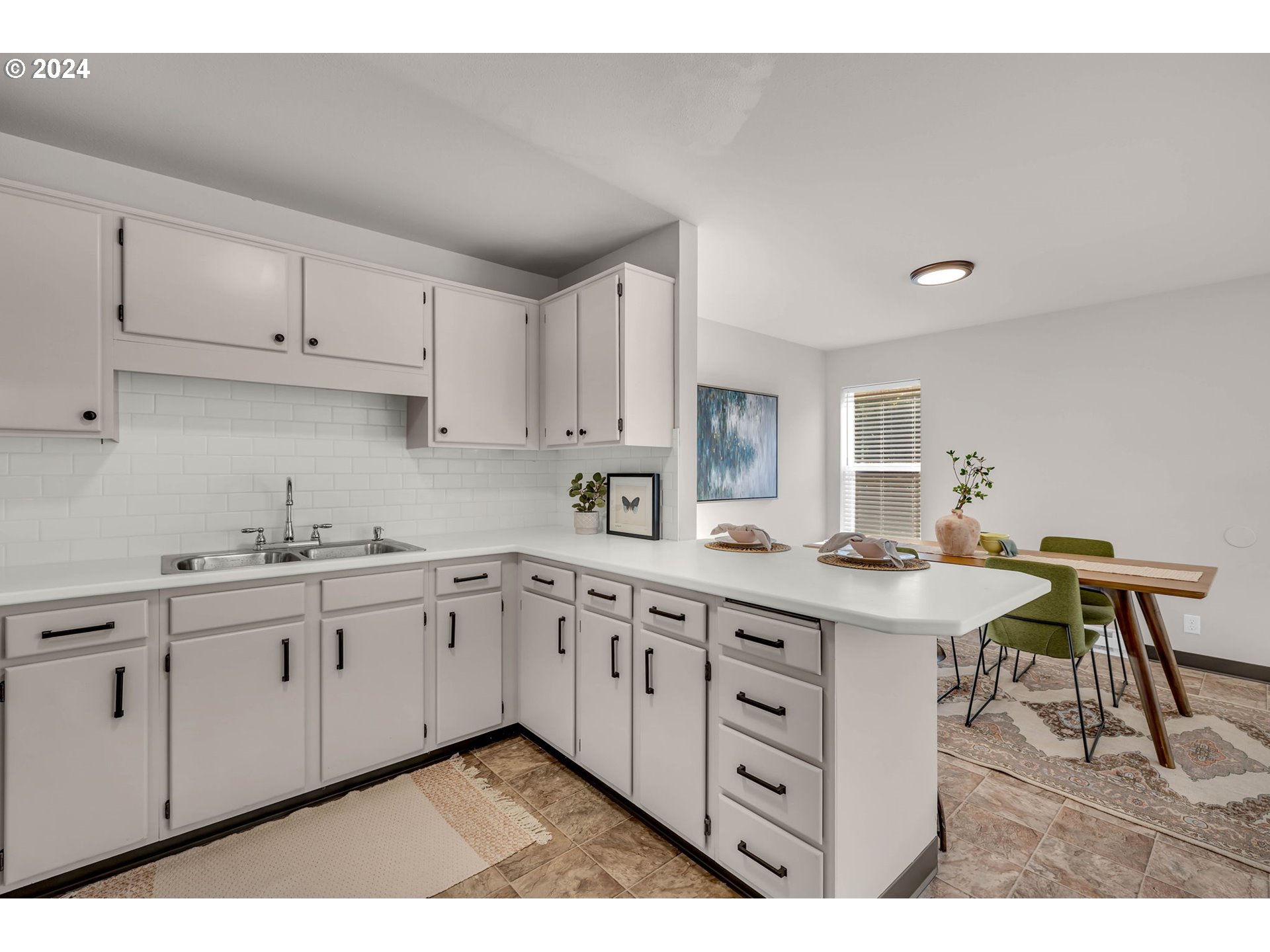902 Pioneer ST 910