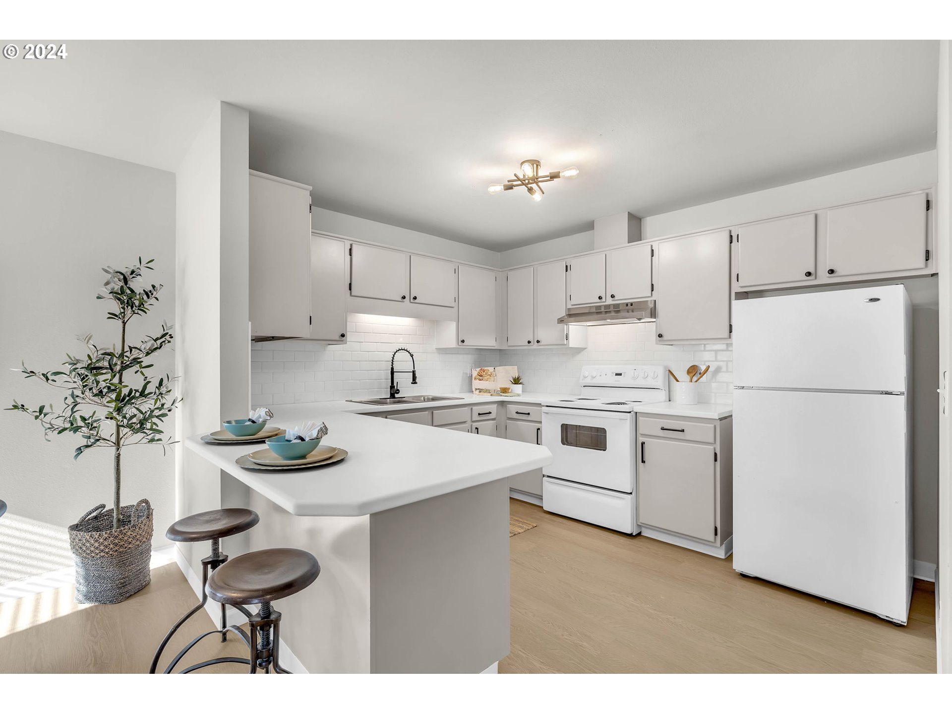 902 Pioneer ST 912