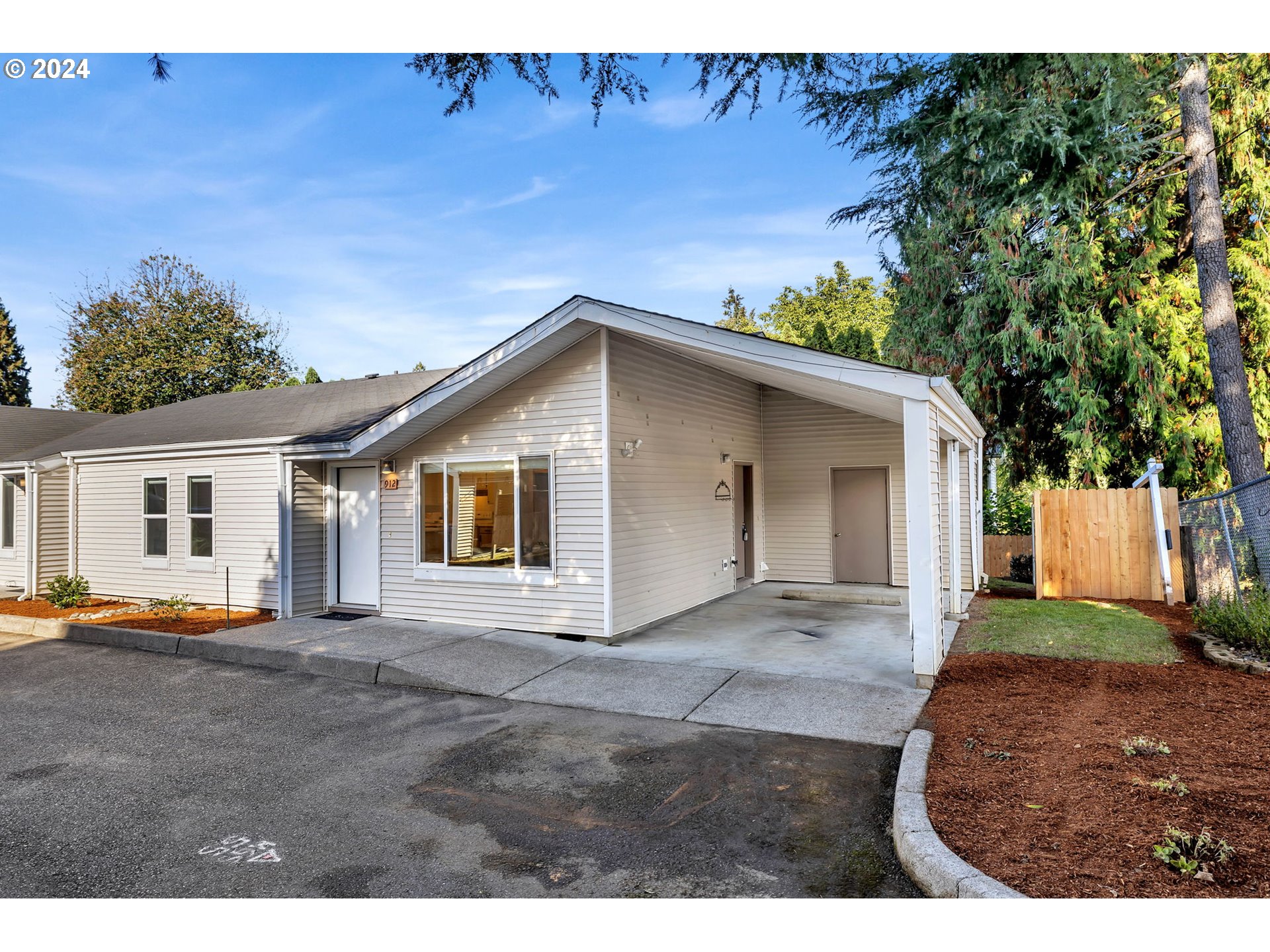902 Pioneer ST 912