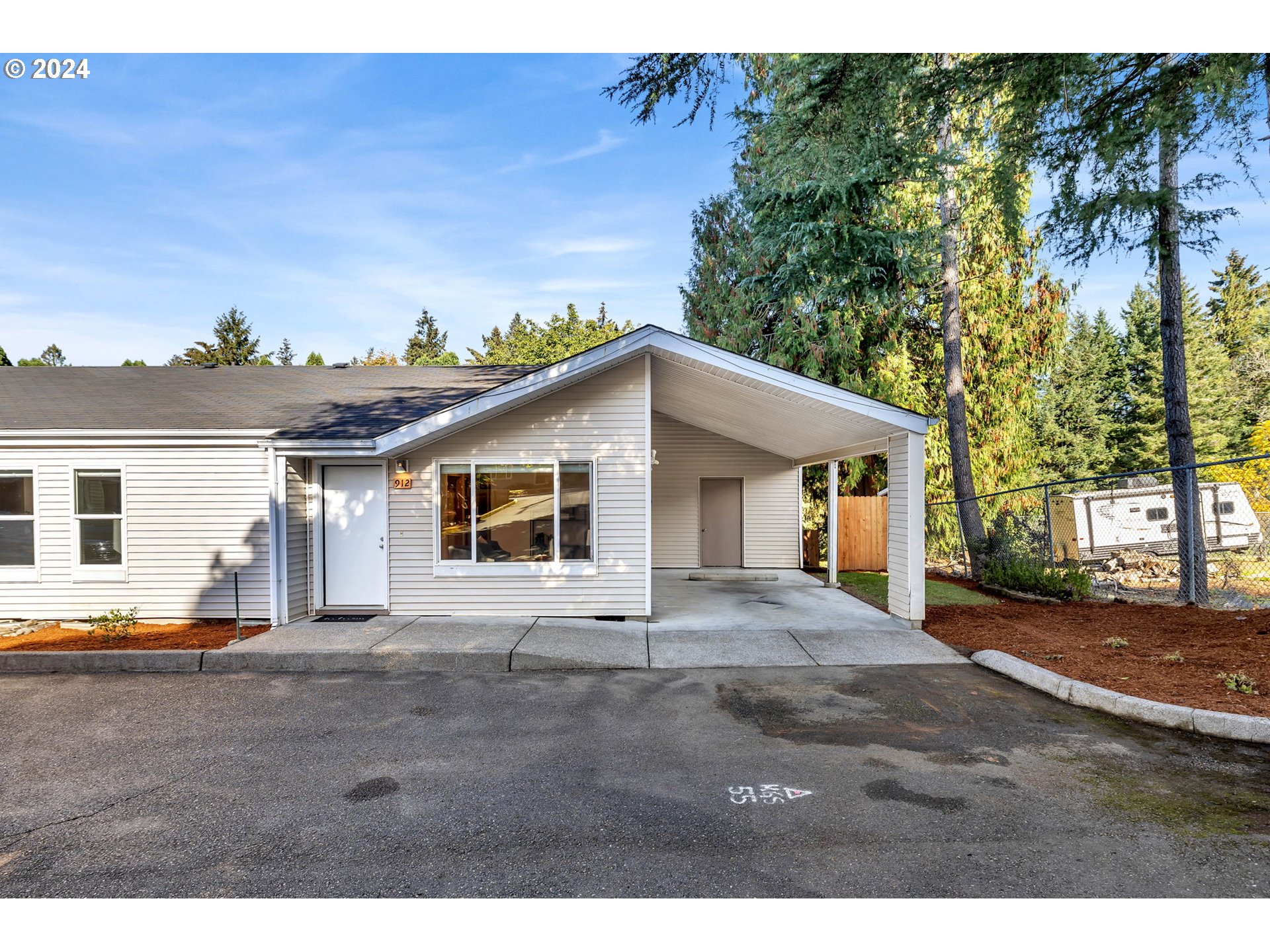 902 Pioneer ST 912