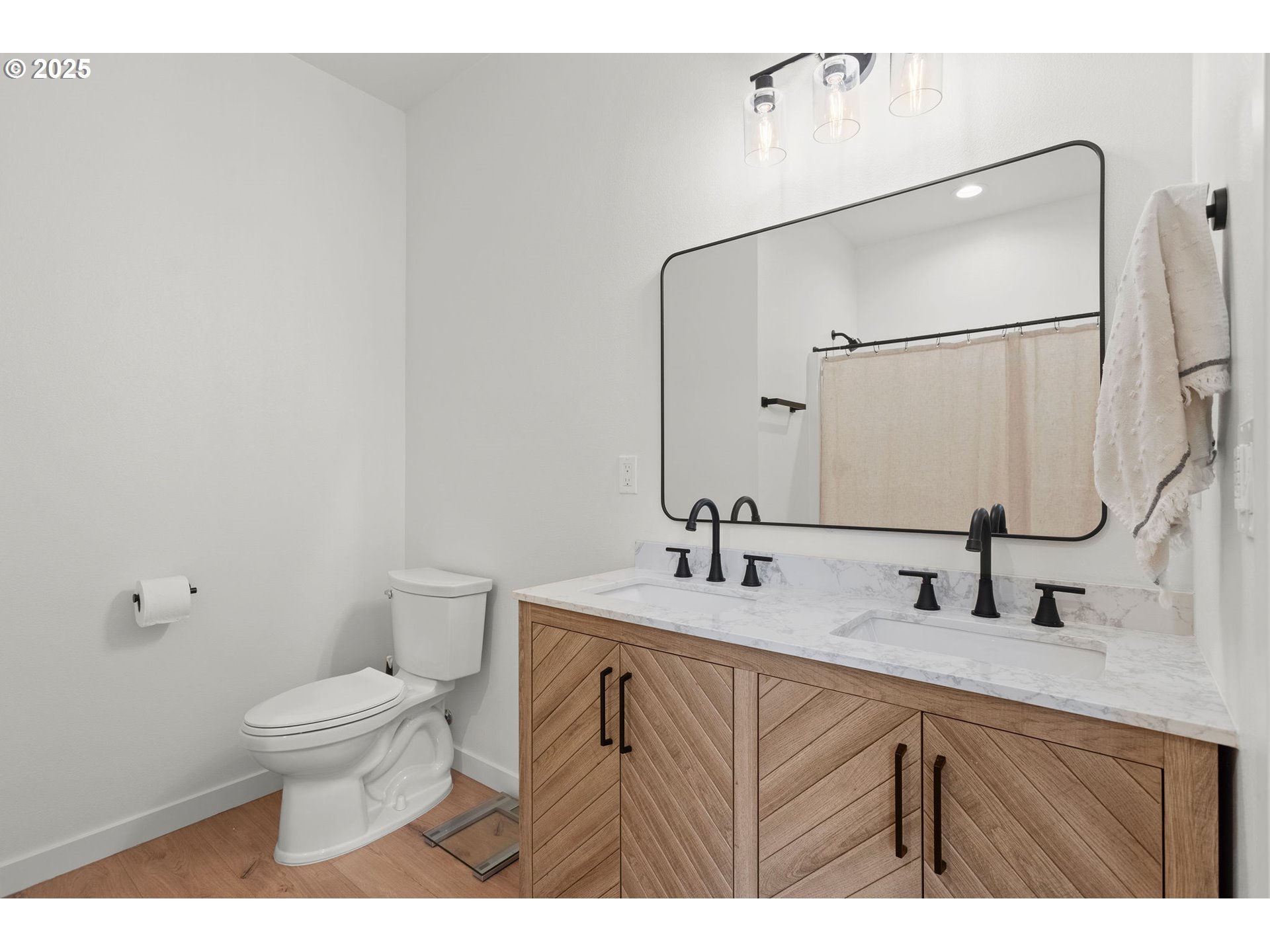 253 S GOBLE CREEK RD