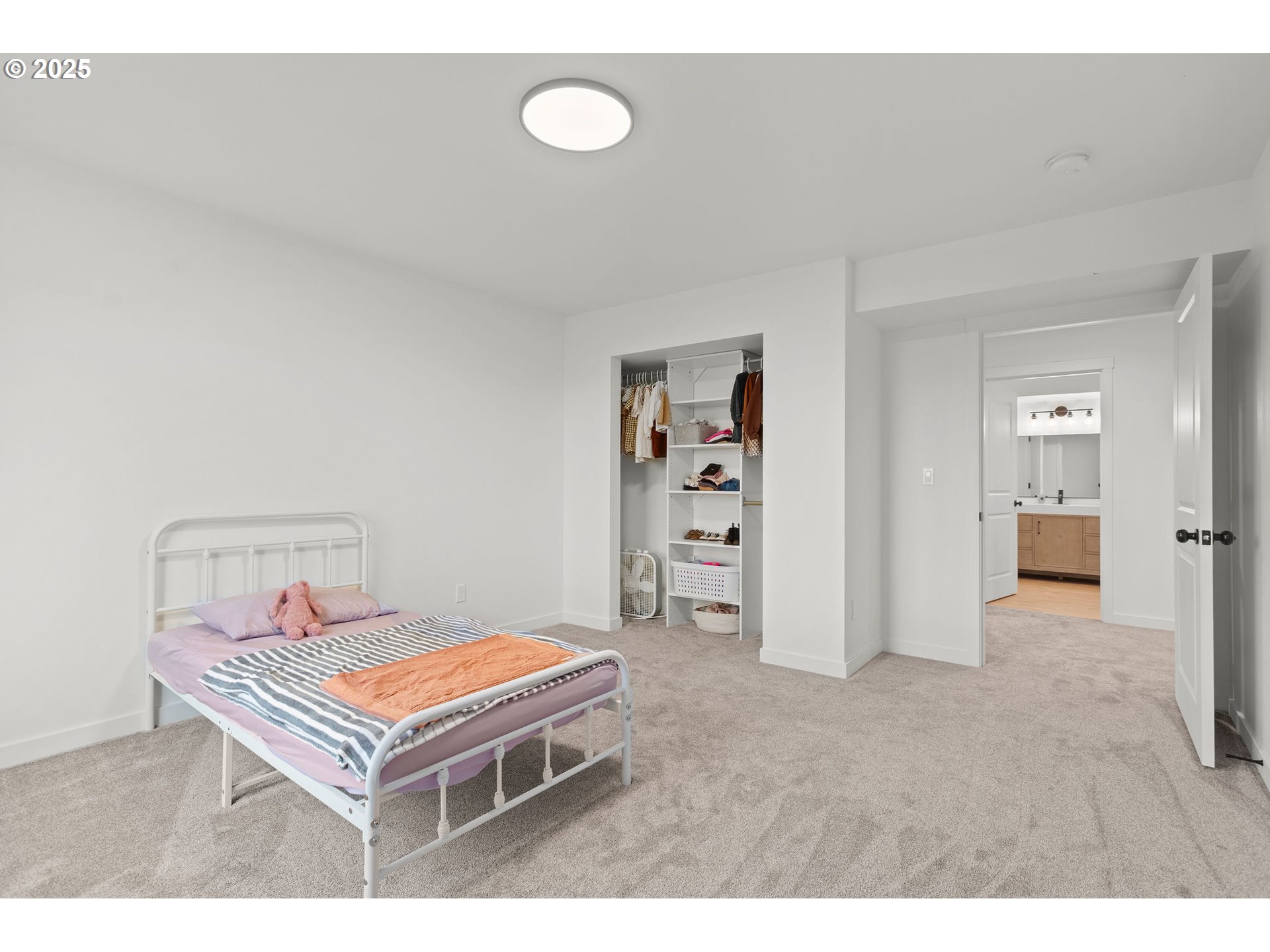 253 S GOBLE CREEK RD