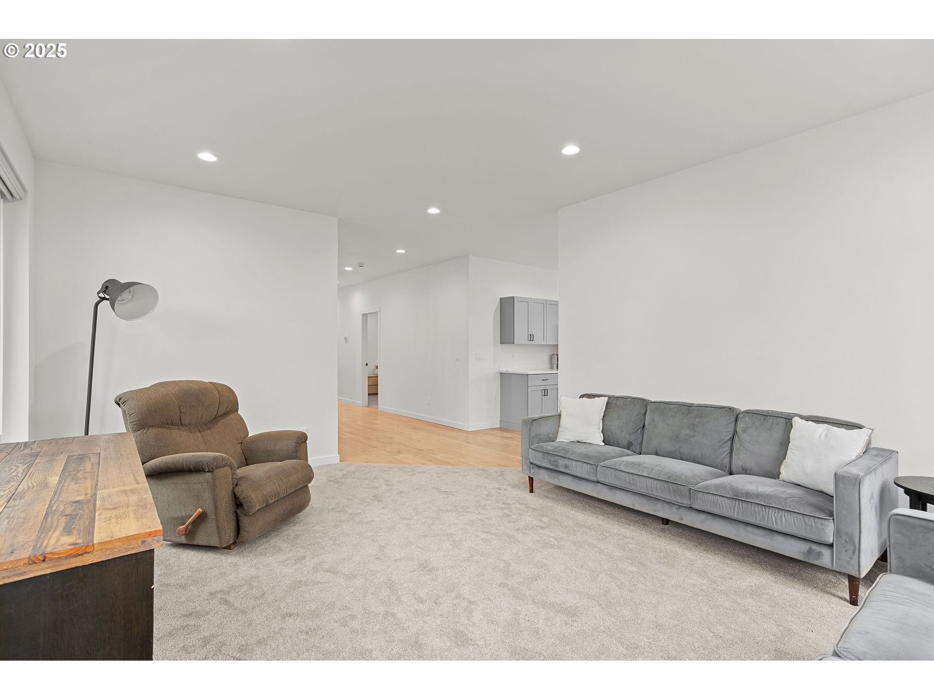 253 S GOBLE CREEK RD