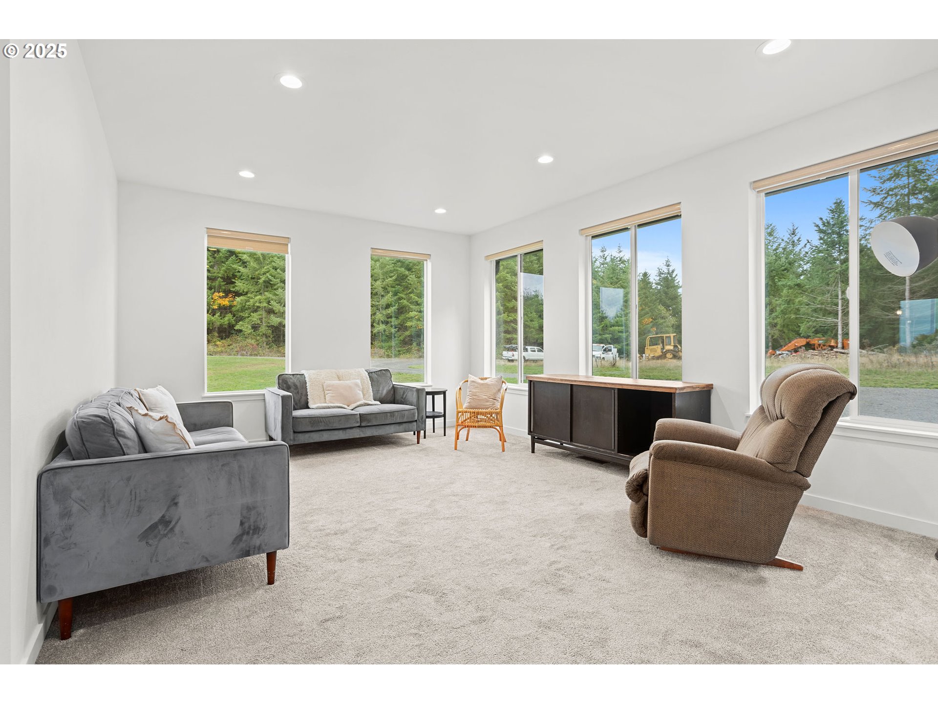 253 S GOBLE CREEK RD