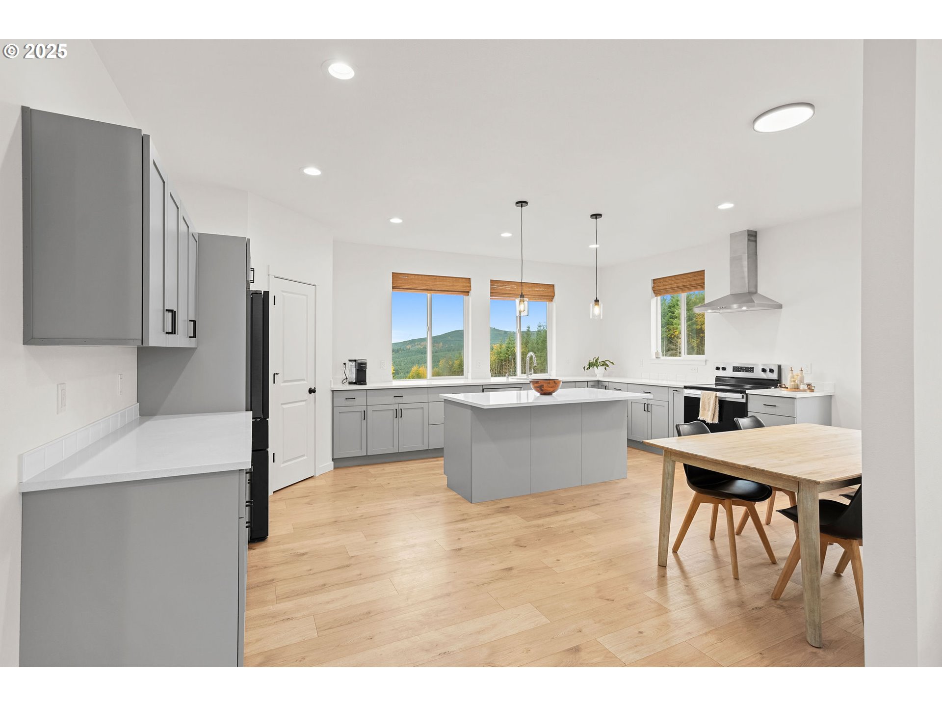 253 S GOBLE CREEK RD