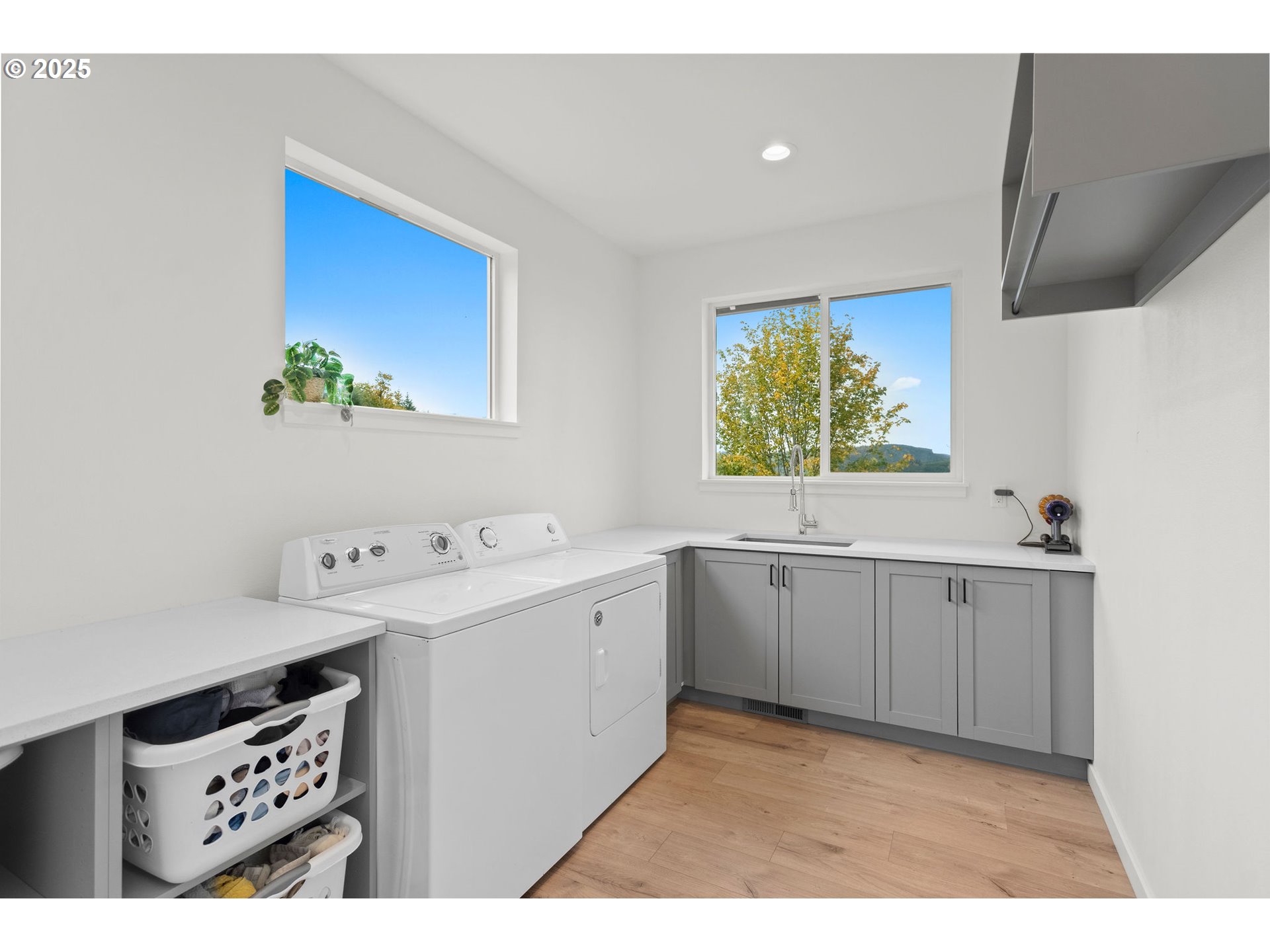 253 S GOBLE CREEK RD