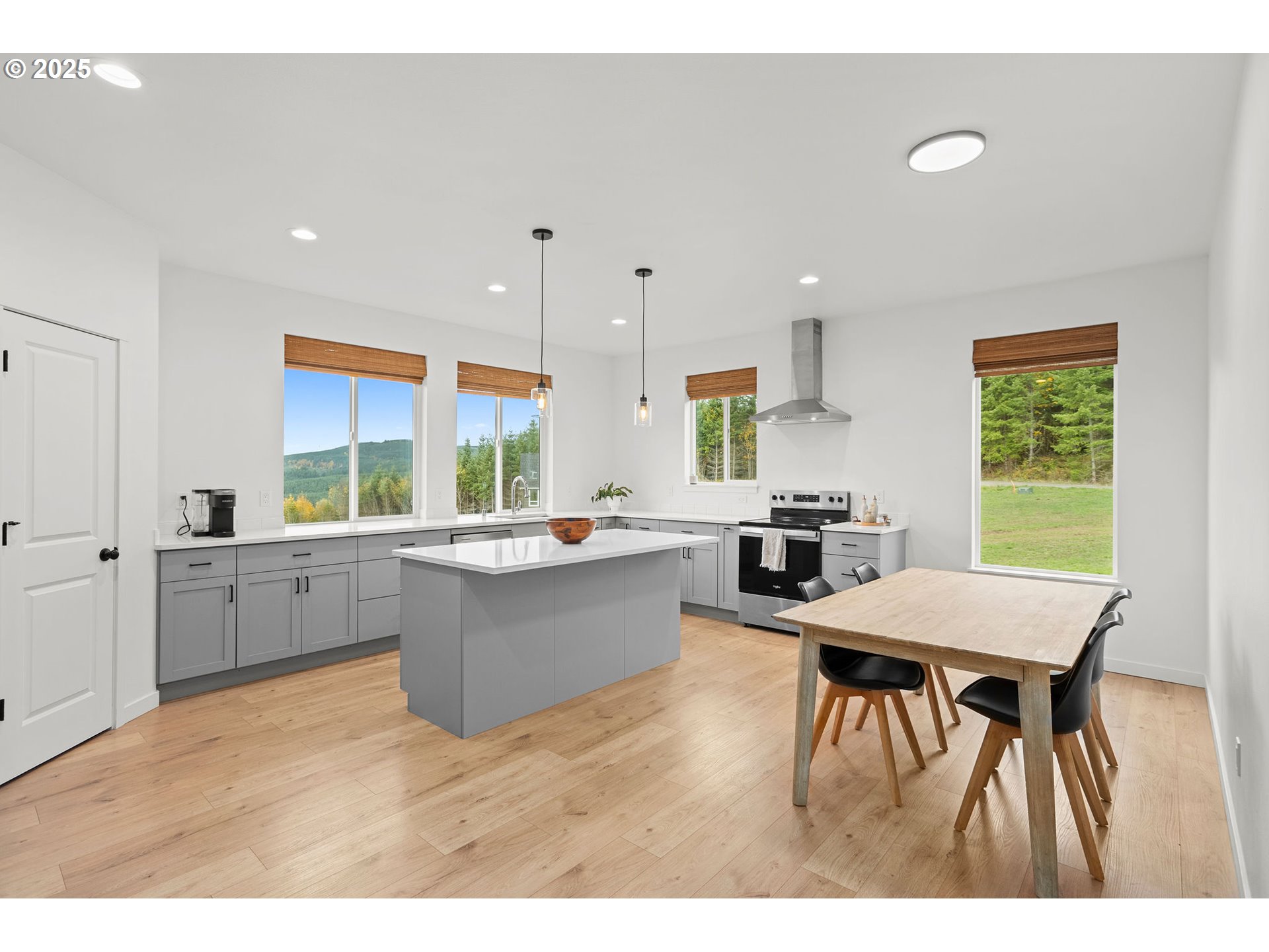 253 S GOBLE CREEK RD