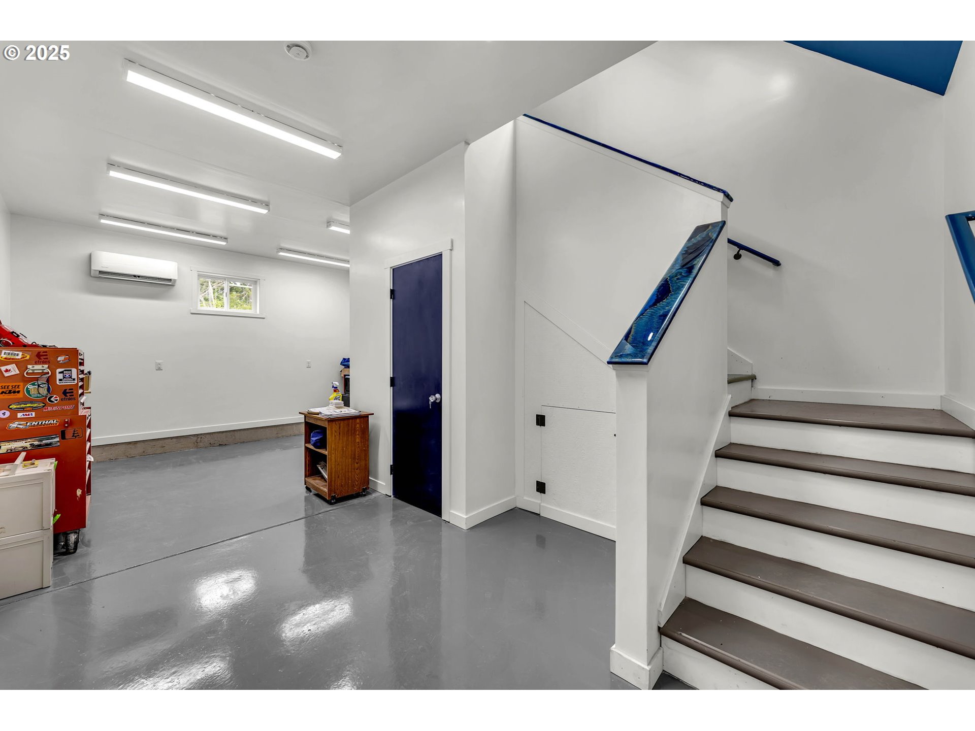 215 STEWART DR