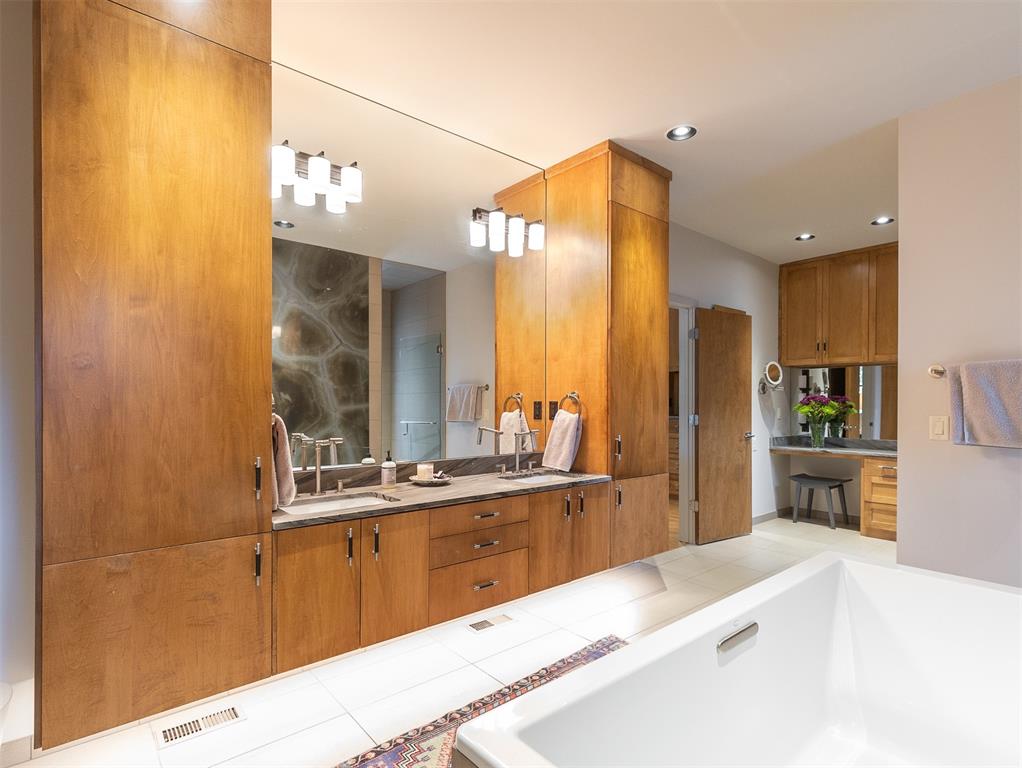 824 Mockingbird Lane