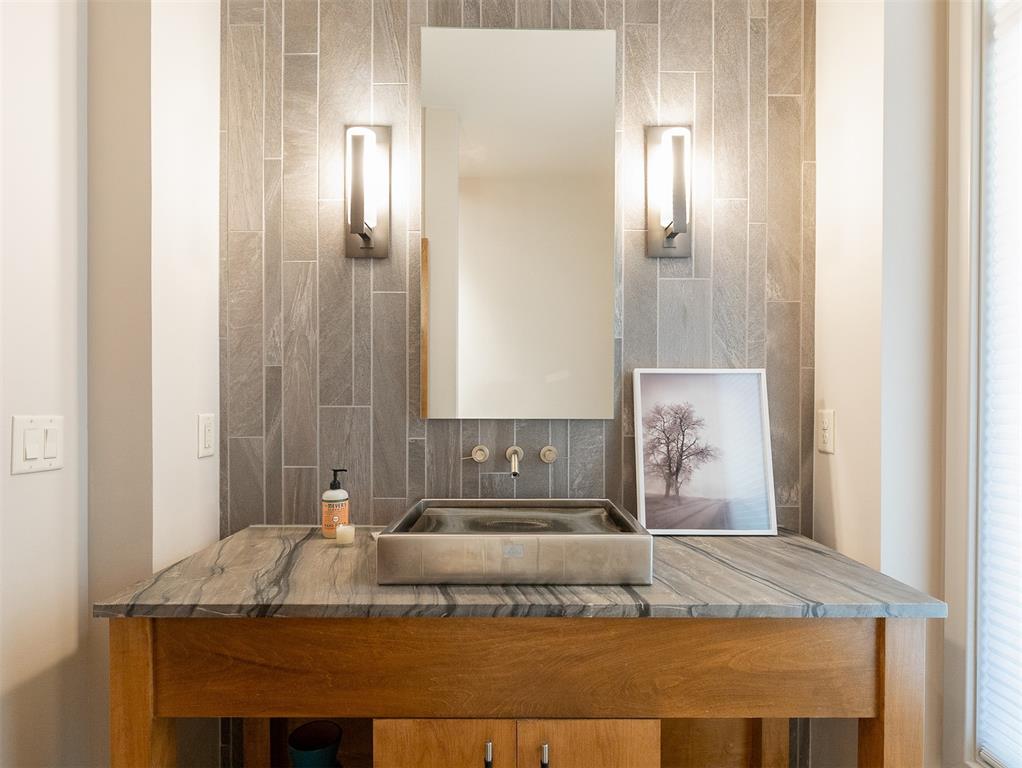 824 Mockingbird Lane