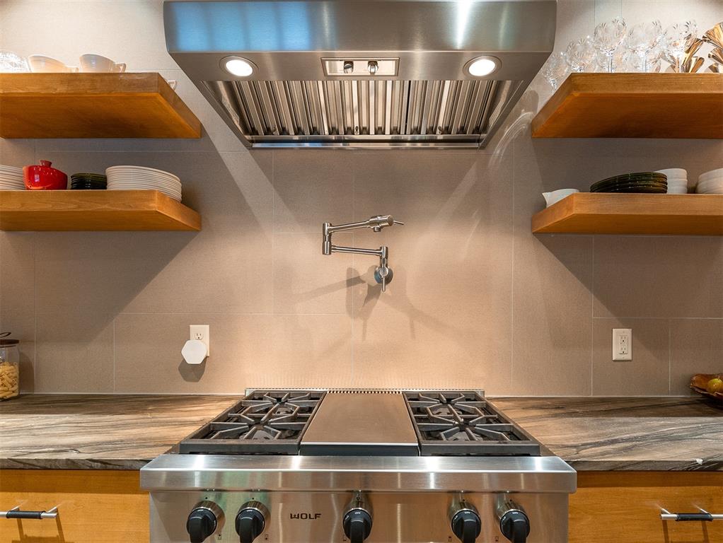 824 Mockingbird Lane