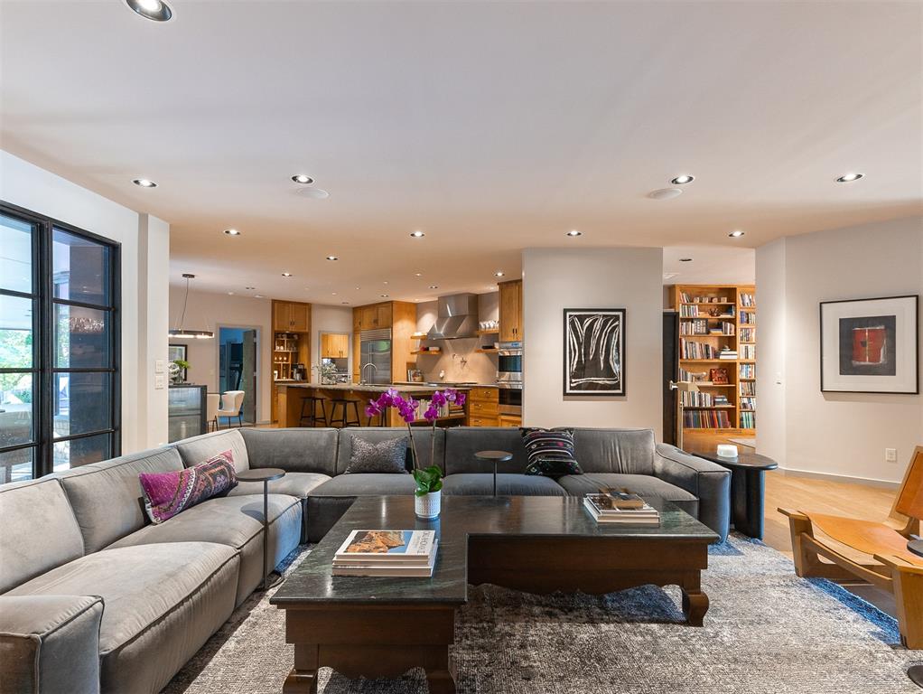 824 Mockingbird Lane