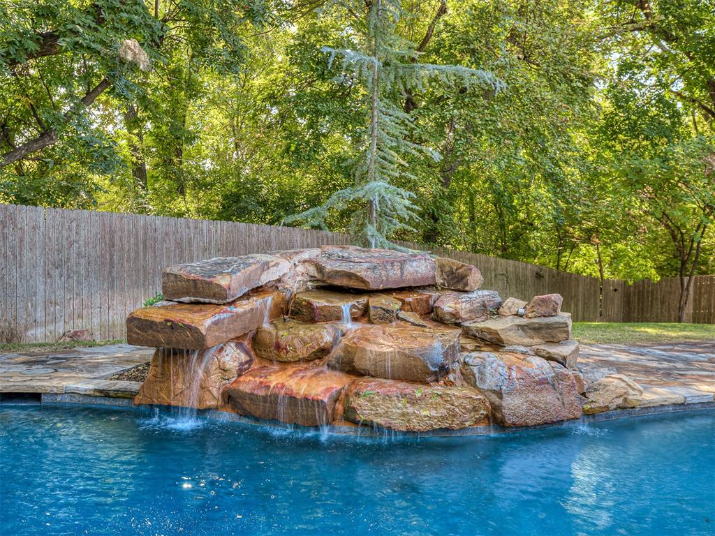 824 Mockingbird Lane