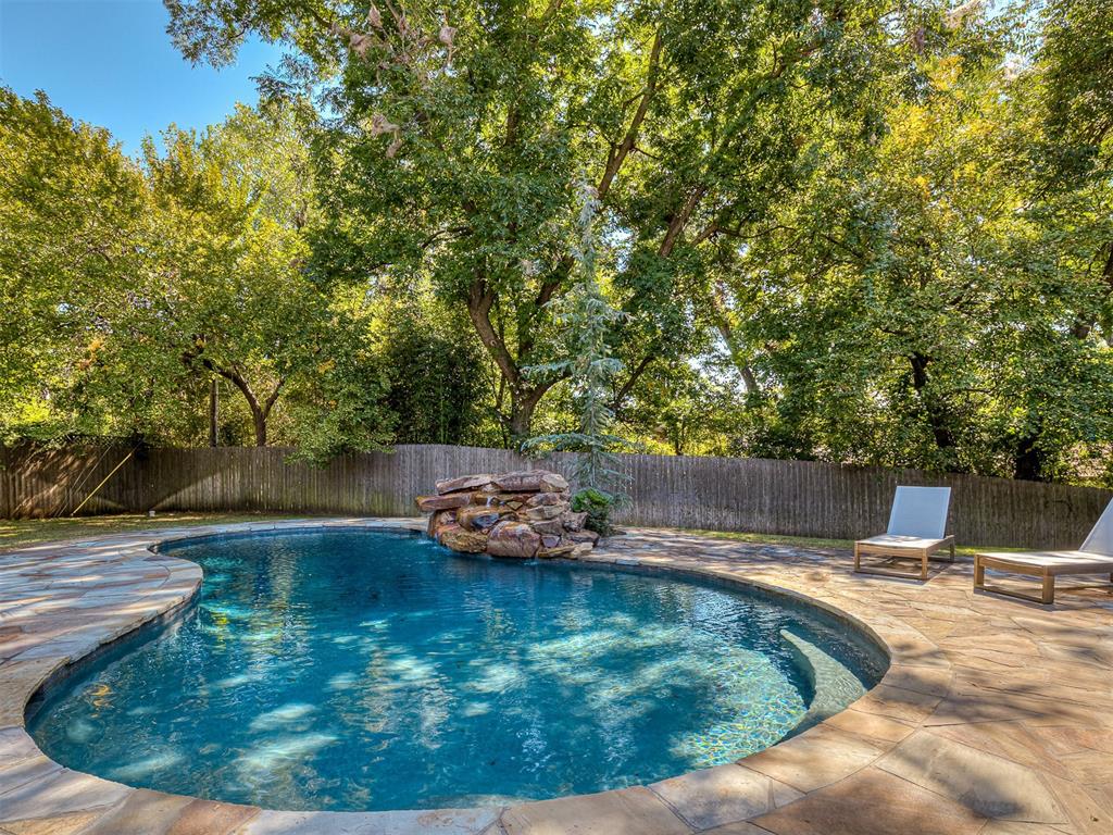 824 Mockingbird Lane