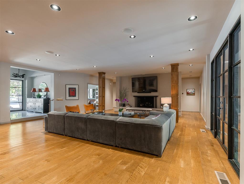 824 Mockingbird Lane