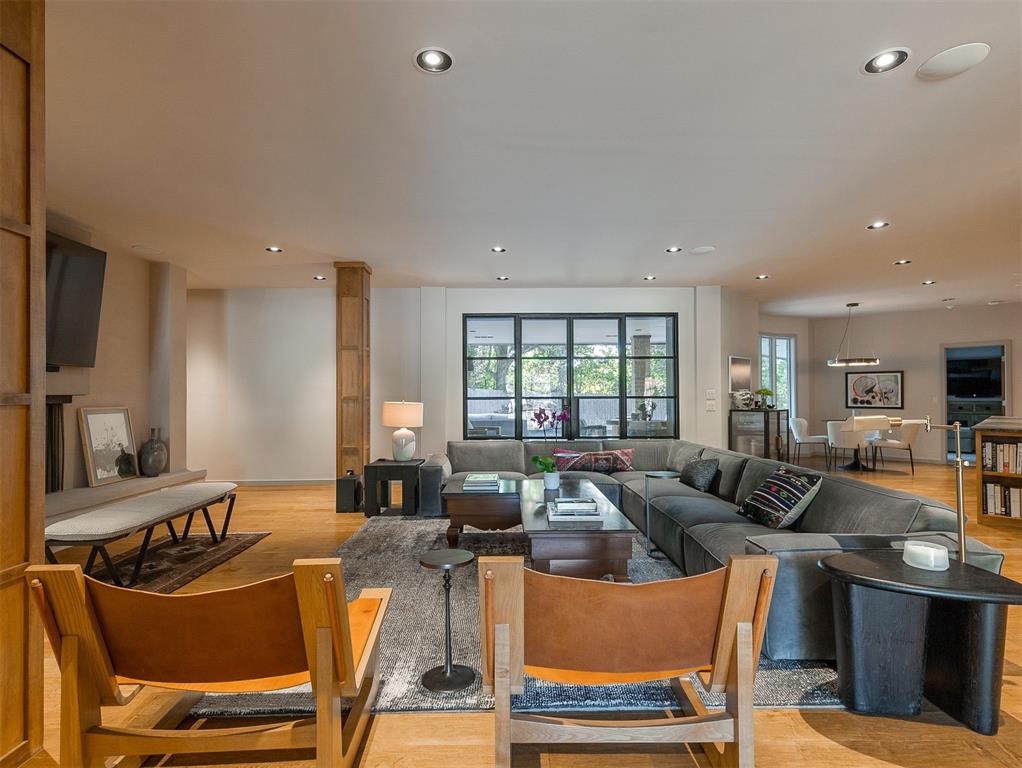 824 Mockingbird Lane