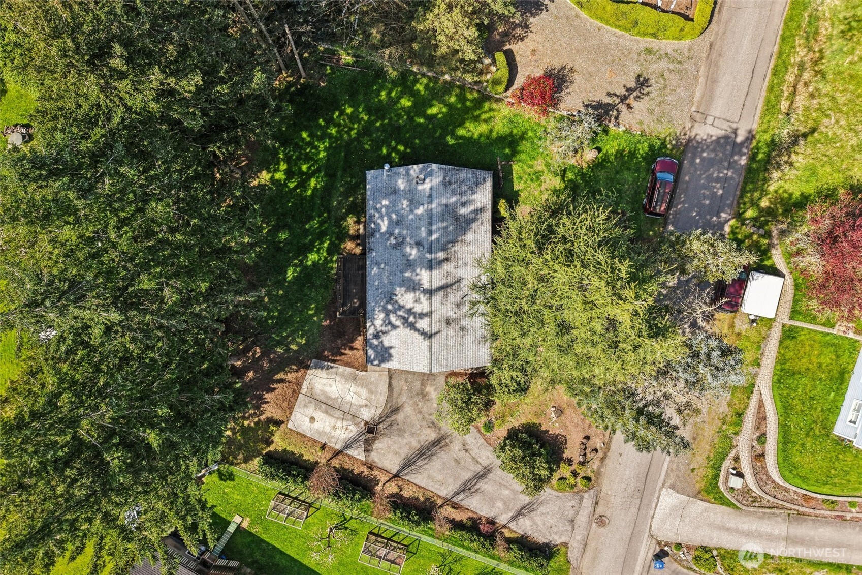 2421 Crestline St