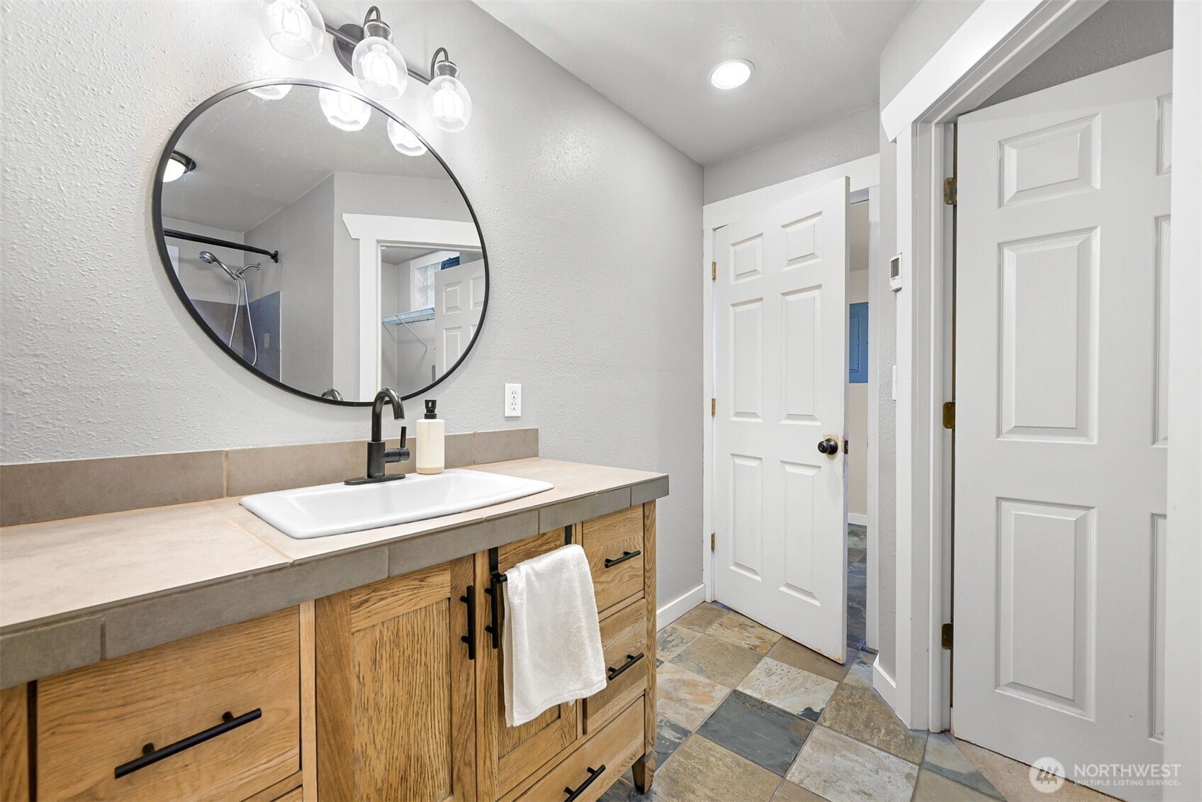 3073 Aldergrove Rd