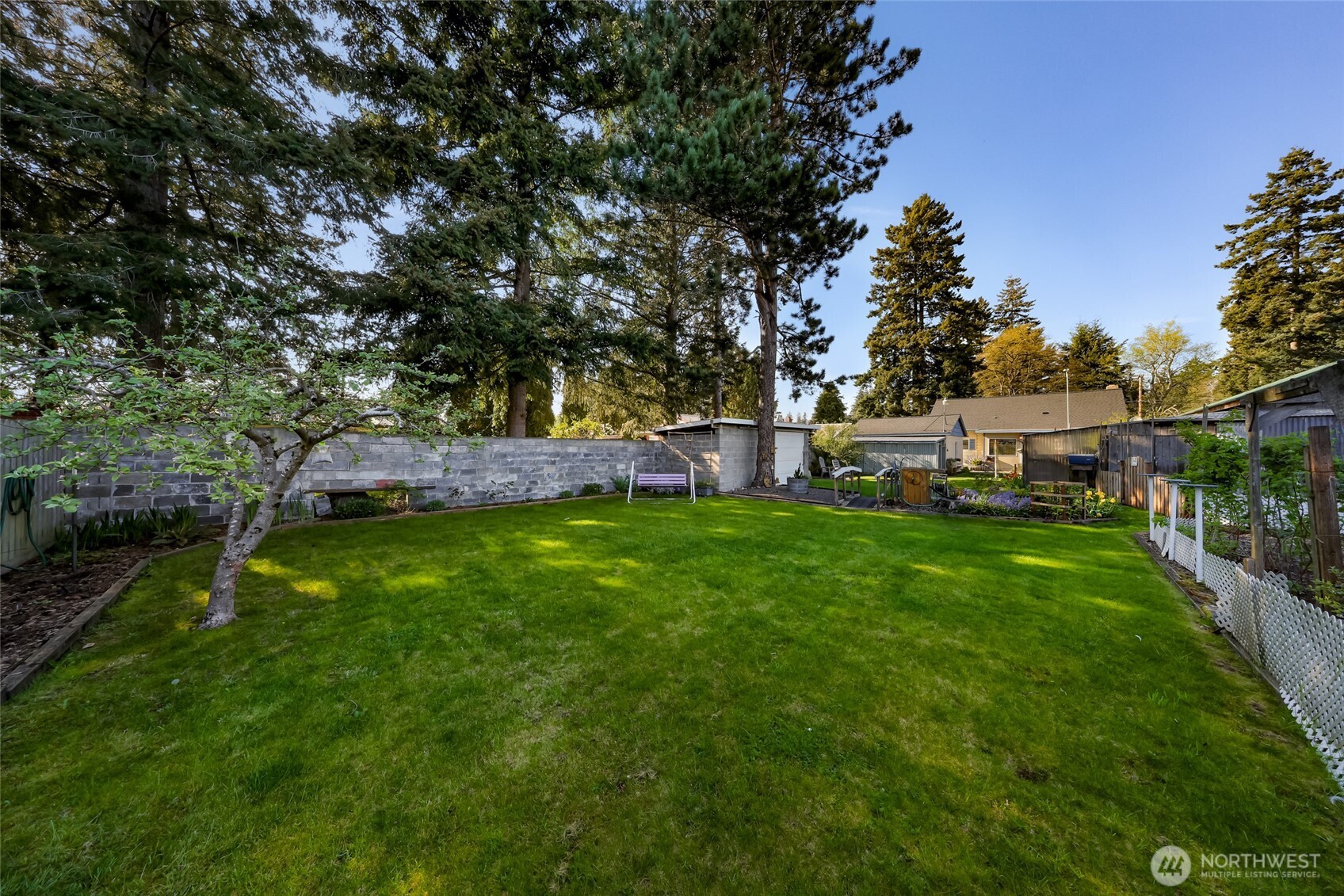 2715 Cedarwood Avenue