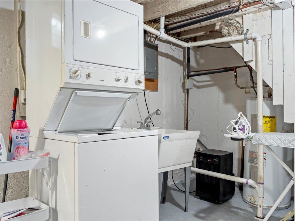 208 2nd Street NE