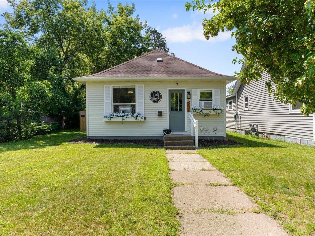 208 2nd Street NE