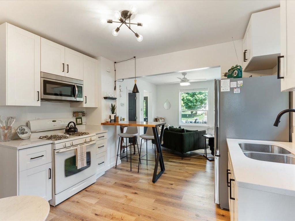 208 2nd Street NE