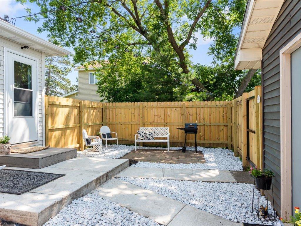 208 2nd Street NE