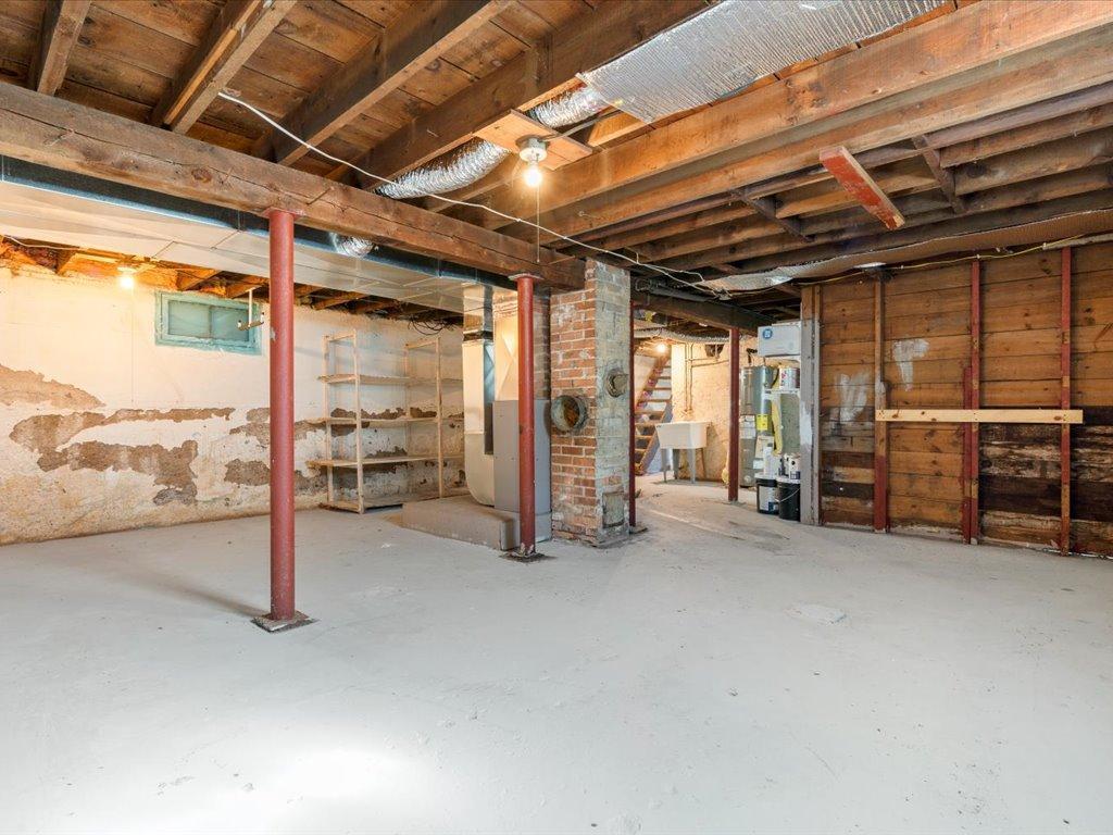 214 3rd Street NW