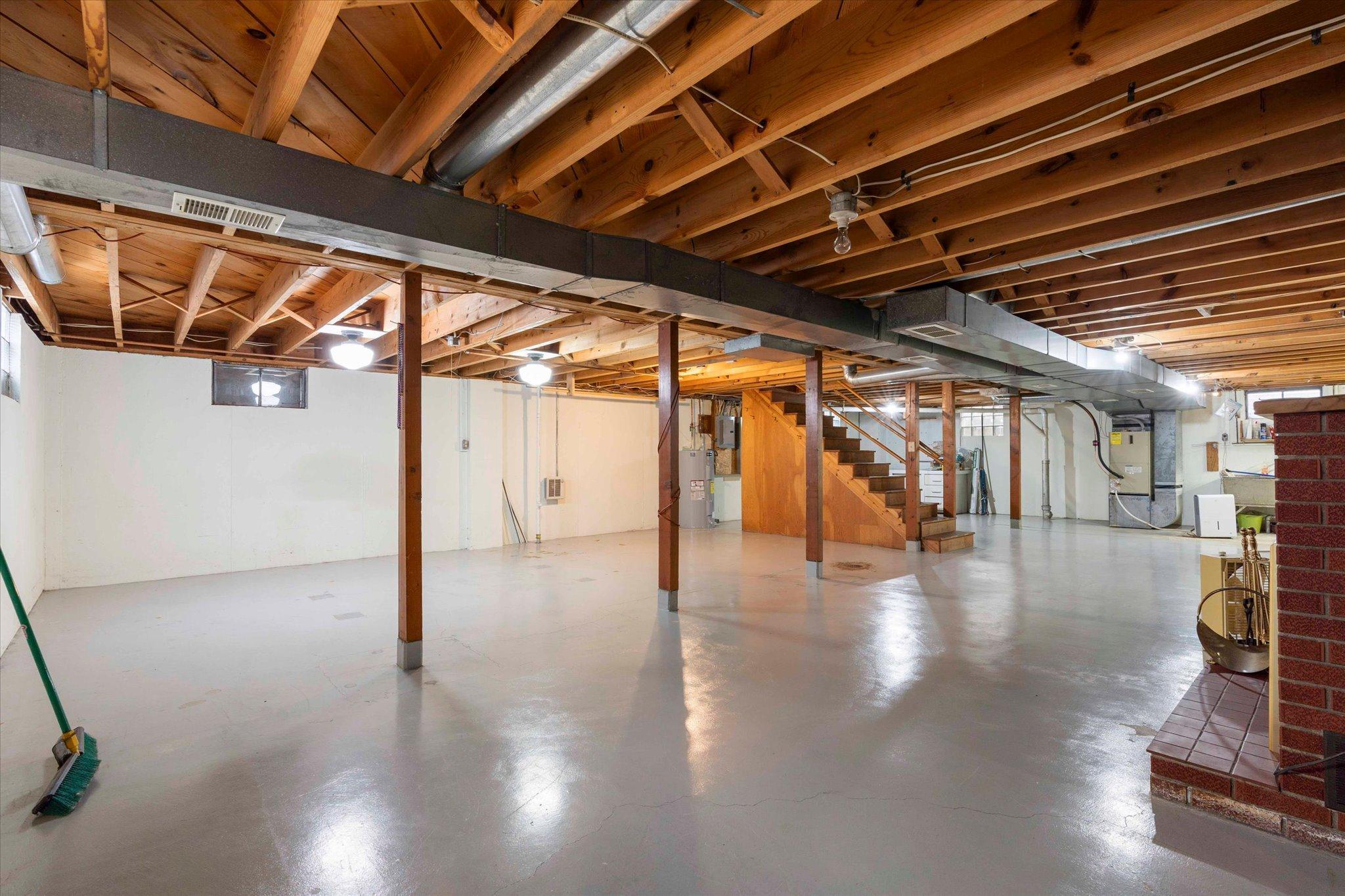 201 Cleveland Boulevard W