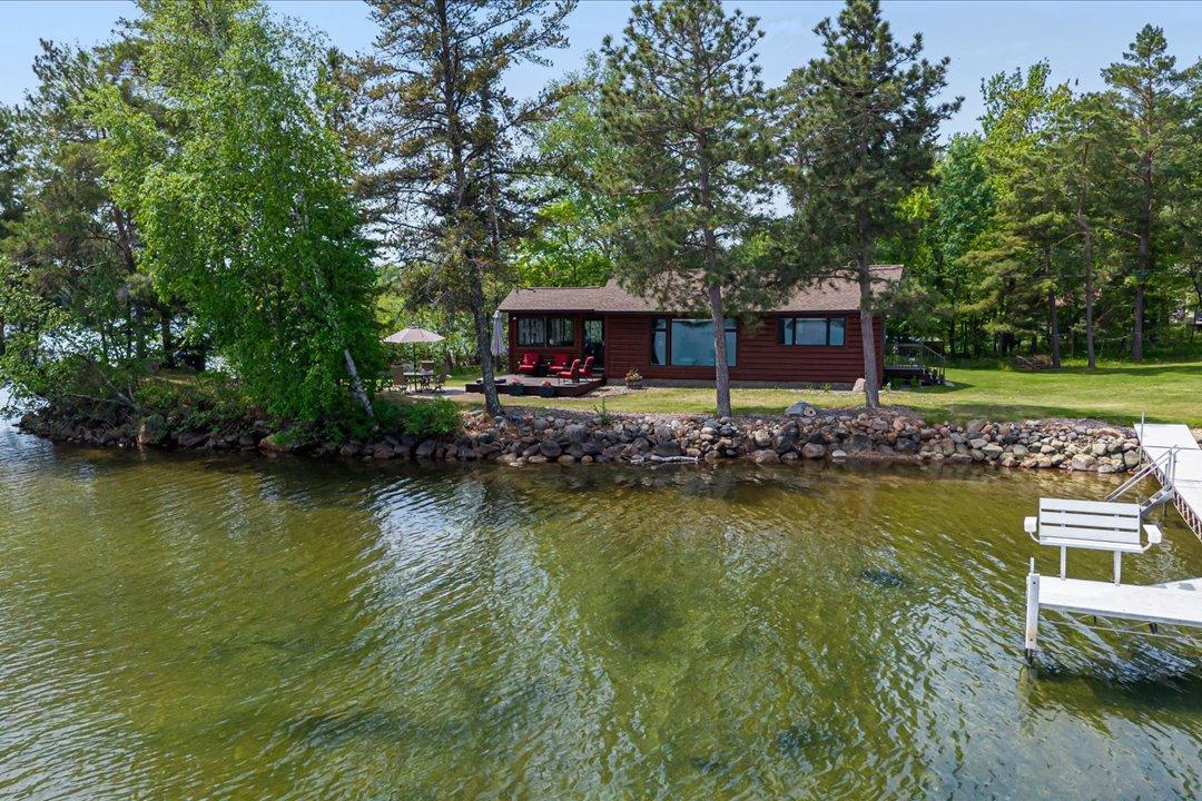 1560 Sunrise Point Drive NW