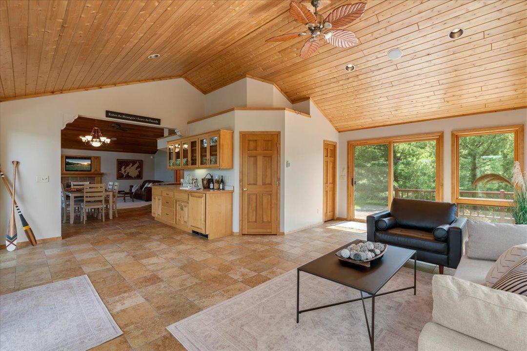 6594 Noel Trail NW