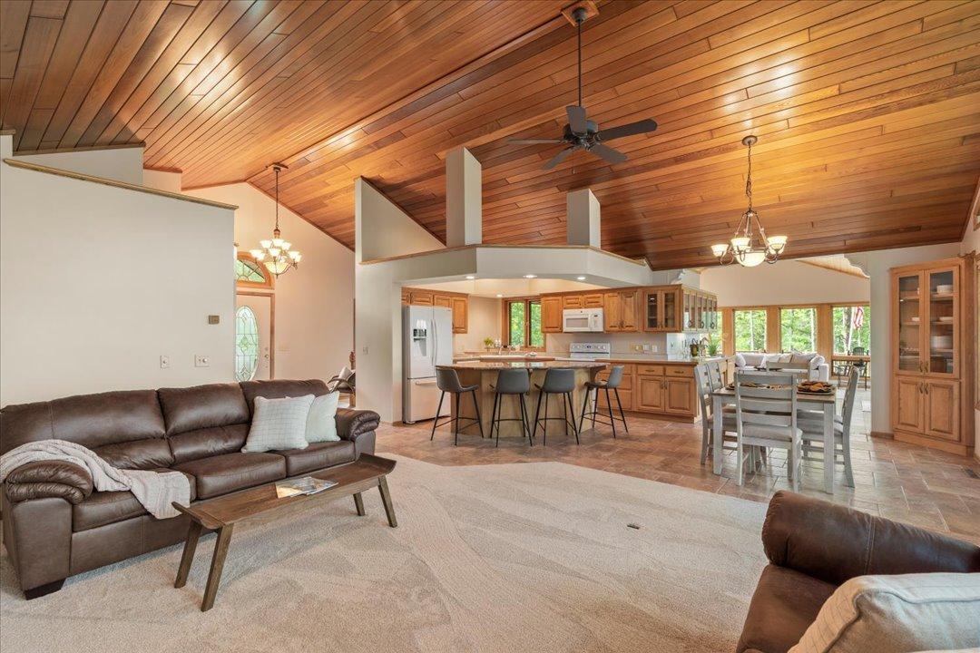 6594 Noel Trail NW