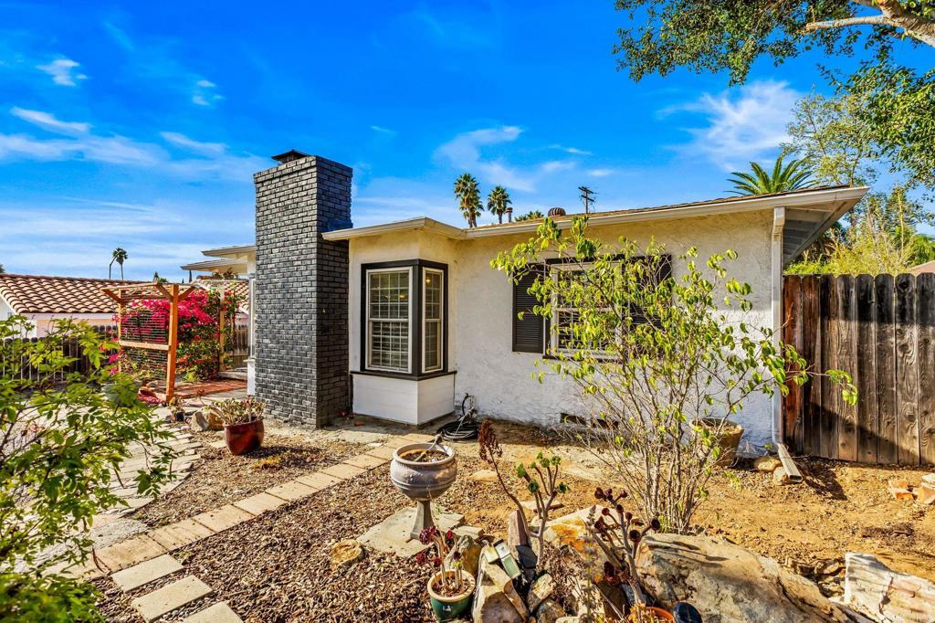 1220 Palomar