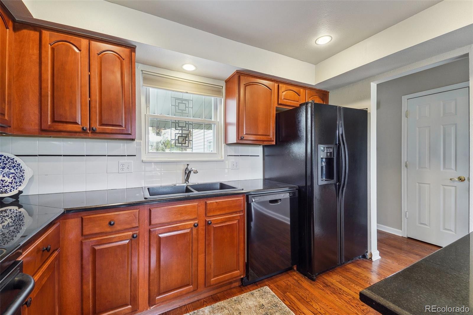 2446 S Vaughn Way Unit: F