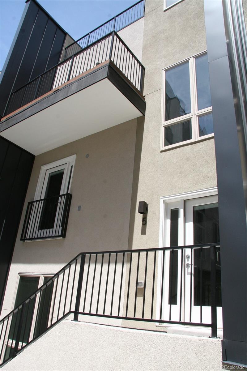 1920 Grove Street Unit: 5