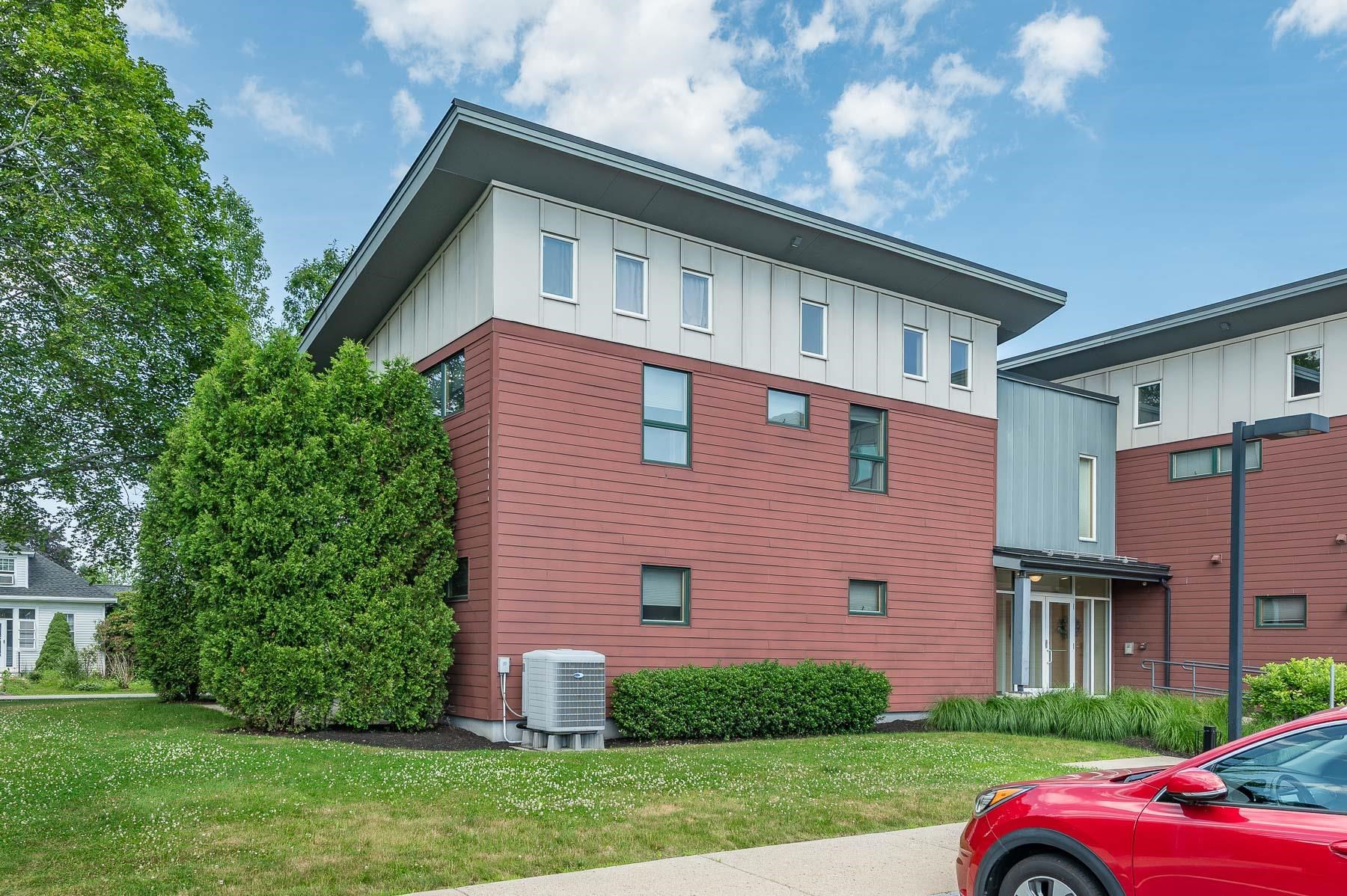 659 Dennett Street Unit: 3